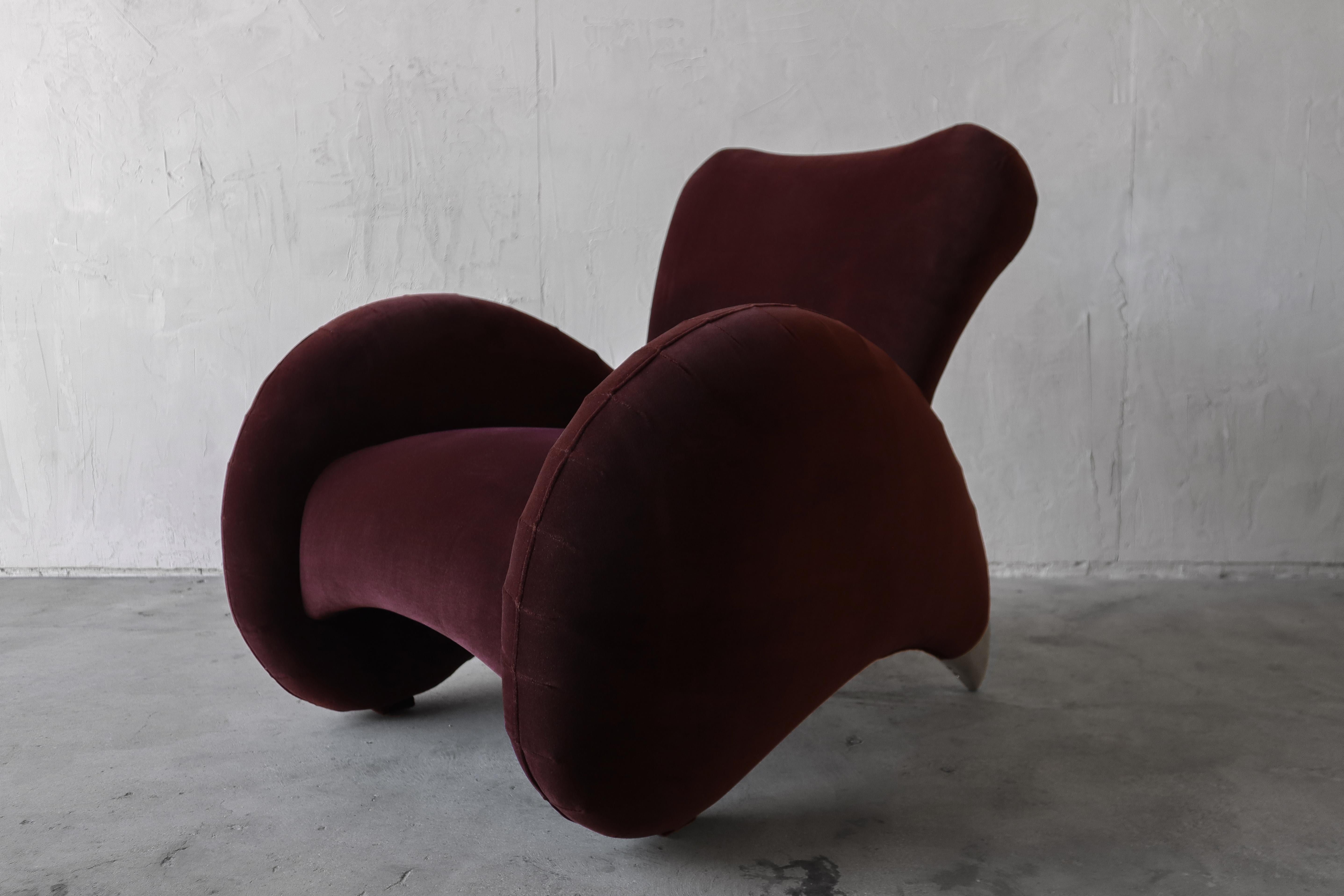 If you've been looking for an incredible, sculptural lounge chair that will be the center of attention, look no further. This chair is big on style and size, a truly gorgeous piece, that's ready to command the attention it deserves. The lines and