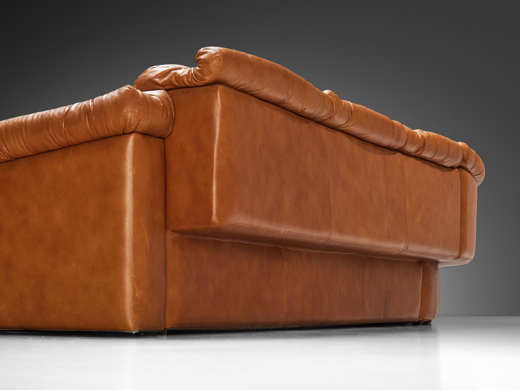 Italienisches postmodernes Ecksofa in cognacbraunem Leder im Angebot 6