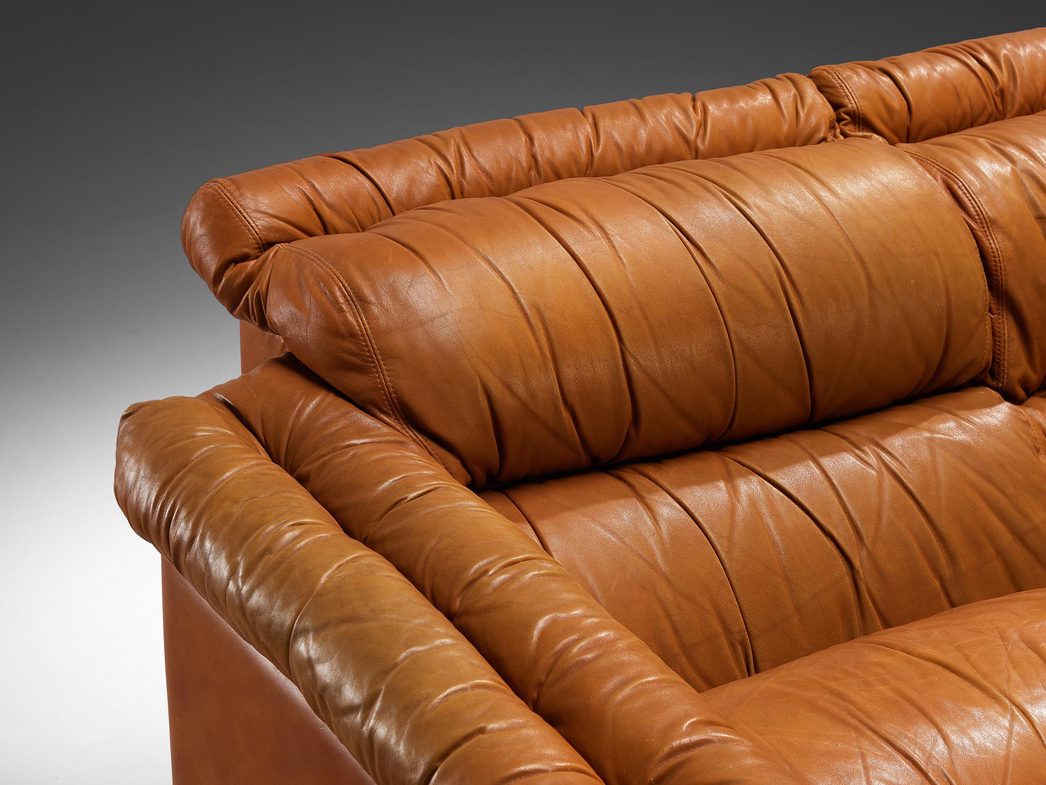Italienisches postmodernes Ecksofa in cognacbraunem Leder im Angebot 2