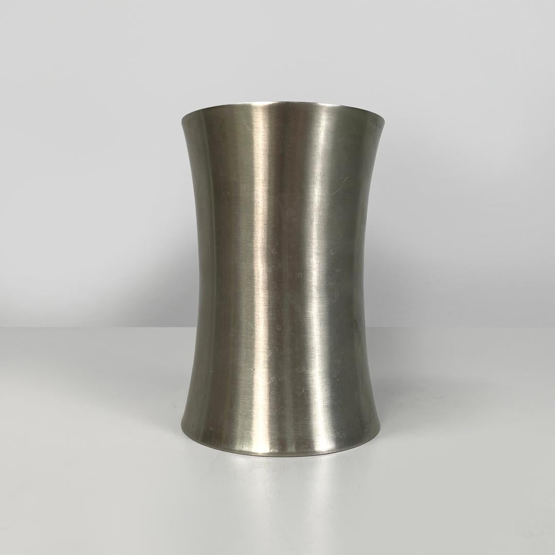 Acciaio inossidabile Vaso rotondo postmoderno italiano in acciaio inossidabile color argento, anni 2000 in vendita