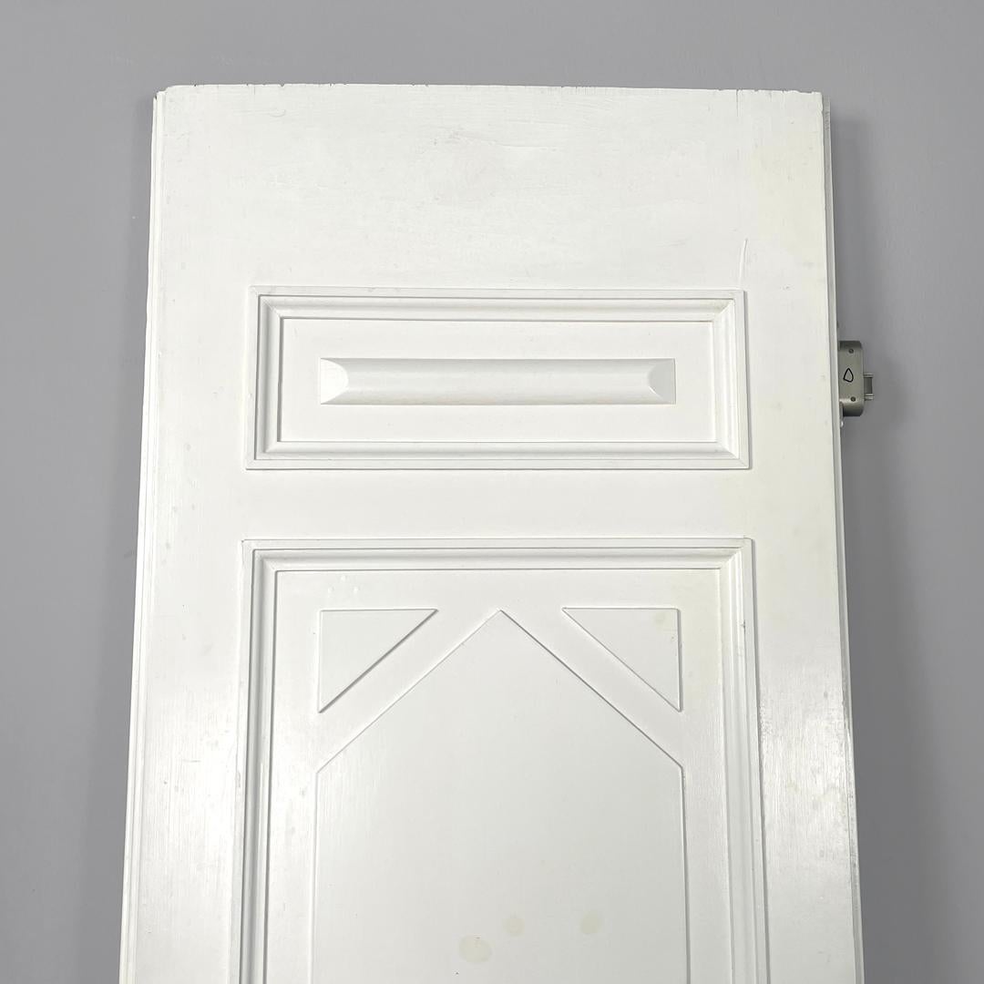 Italian post-modern single door in white painted wood with decoration, 2000s For Sale 5
