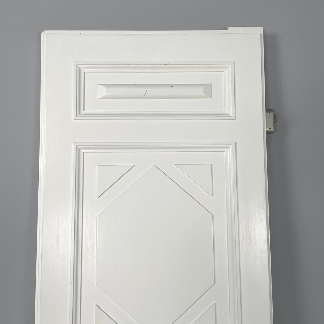 Italian post-modern single door in white painted wood with decoration, 2000s For Sale 5
