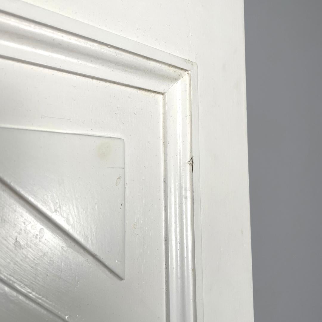 Italian post-modern single door in white painted wood with decoration, 2000s For Sale 6