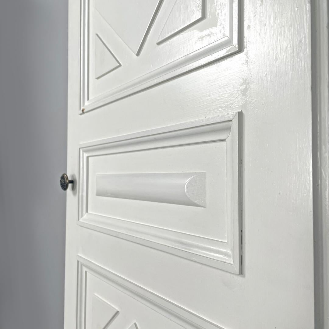 Italian post-modern single door in white painted wood with decoration, 2000s For Sale 7