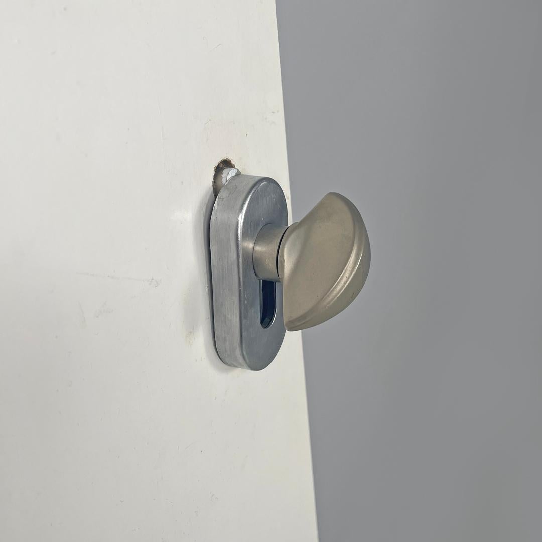 Italian post-modern single door in white painted wood with decoration, 2000s For Sale 8