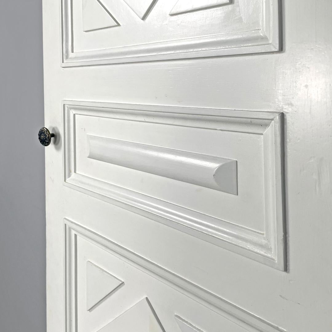 Italian post-modern single door in white painted wood with decoration, 2000s For Sale 8