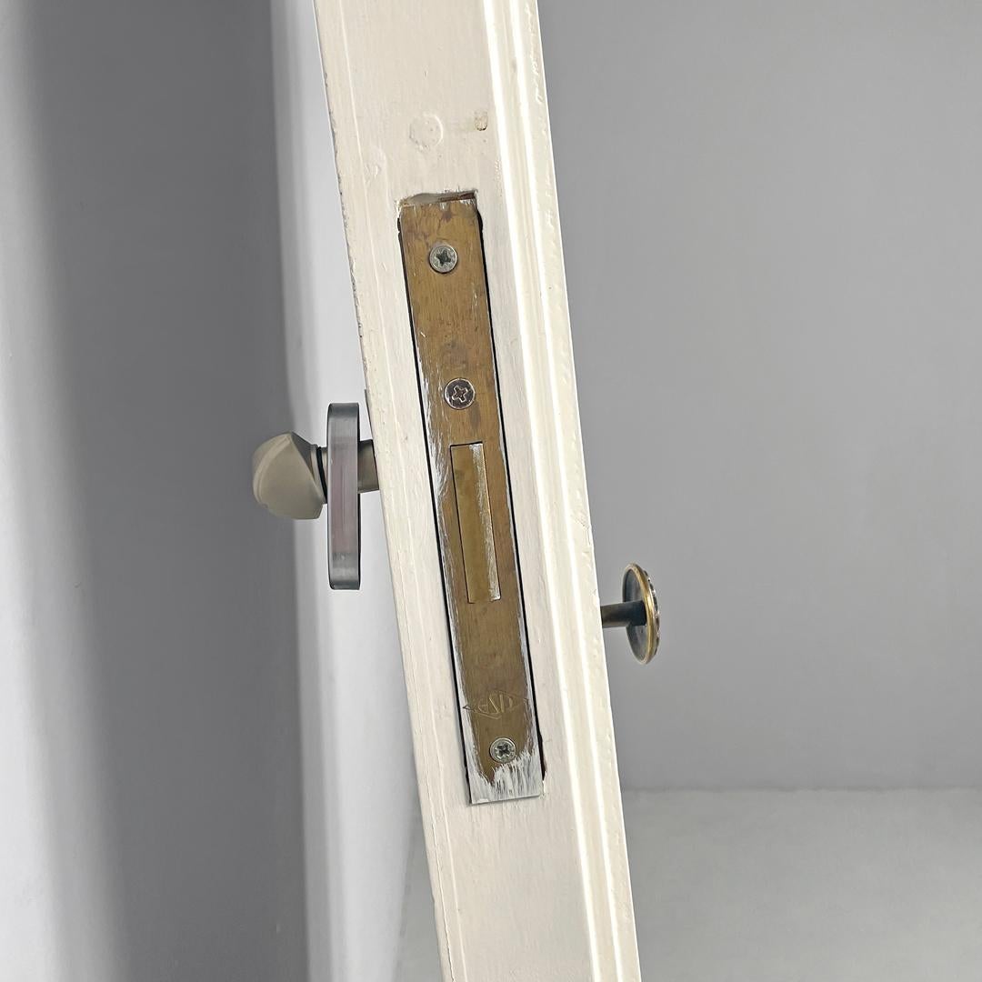 Italian post-modern single door in white painted wood with decoration, 2000s For Sale 9