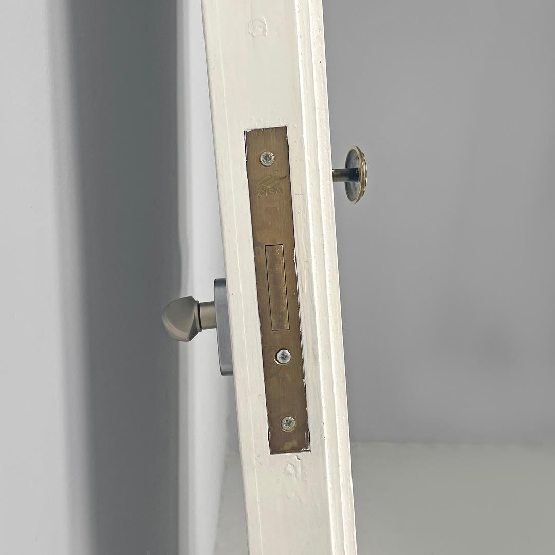 Italian post-modern single door in white painted wood with decoration, 2000s For Sale 10