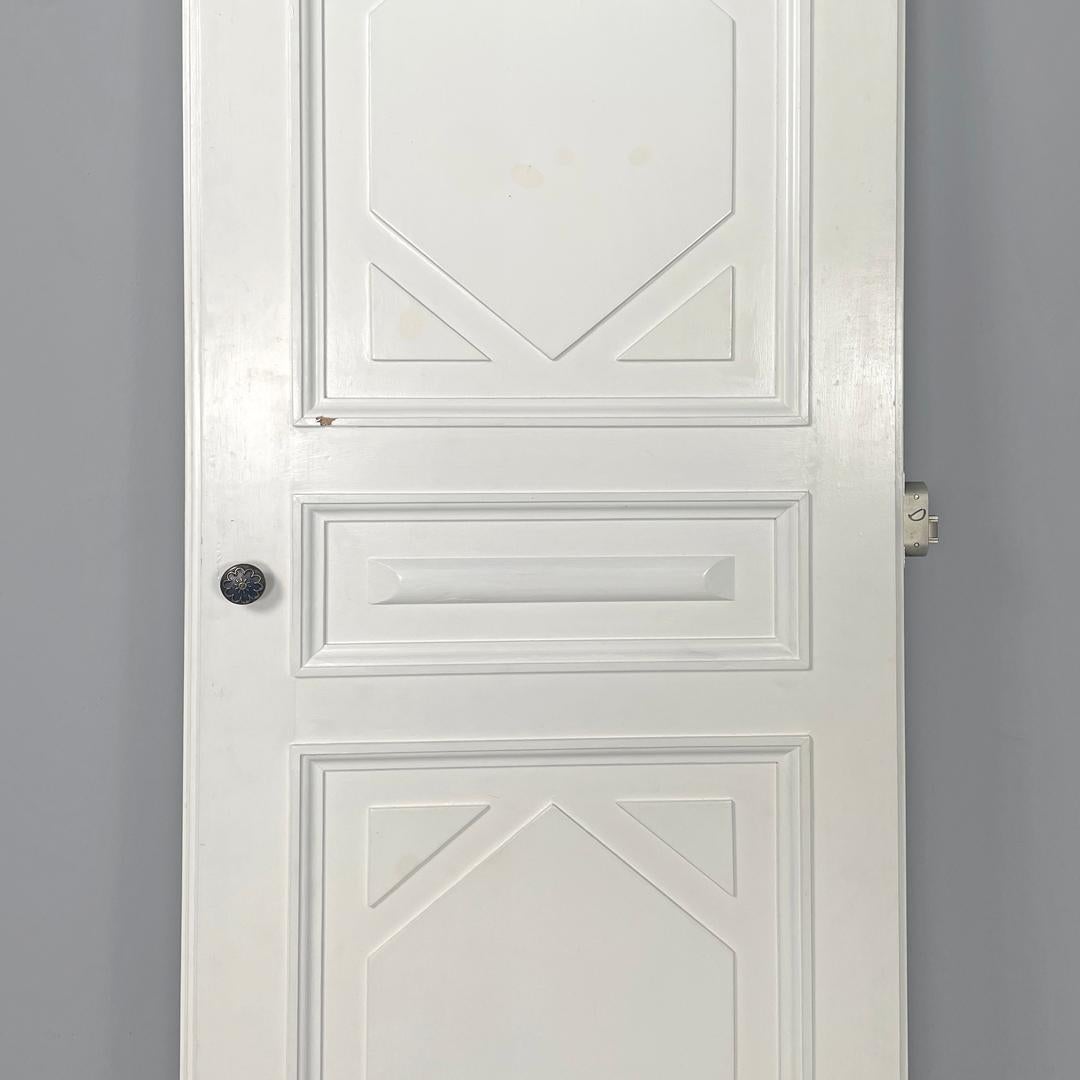 Italian post-modern single door in white painted wood with decoration, 2000s For Sale 12