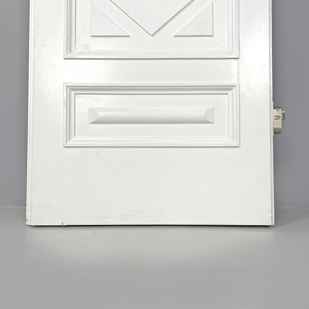 Italian post-modern single door in white painted wood with decoration, 2000s For Sale 12