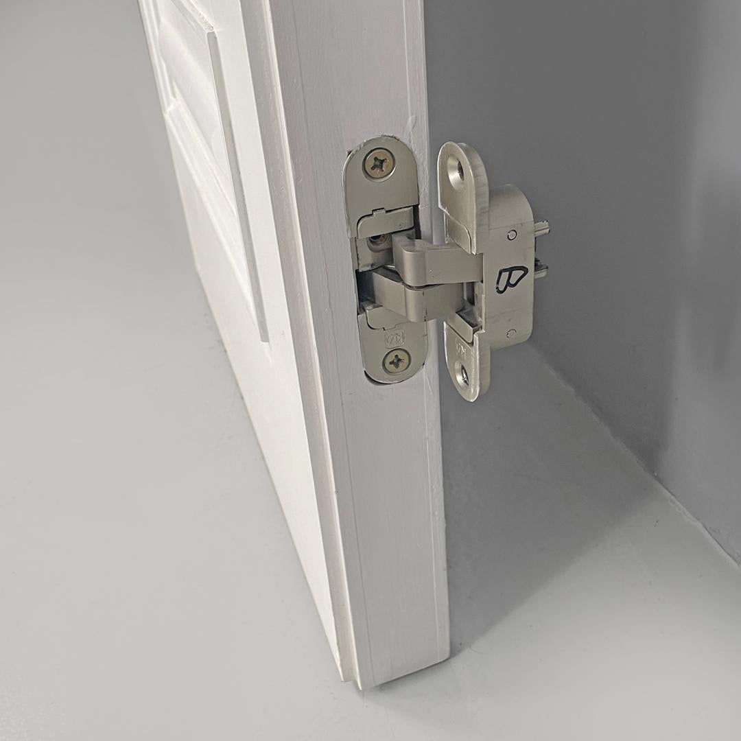 Italian post-modern single door in white painted wood with decoration, 2000s For Sale 13