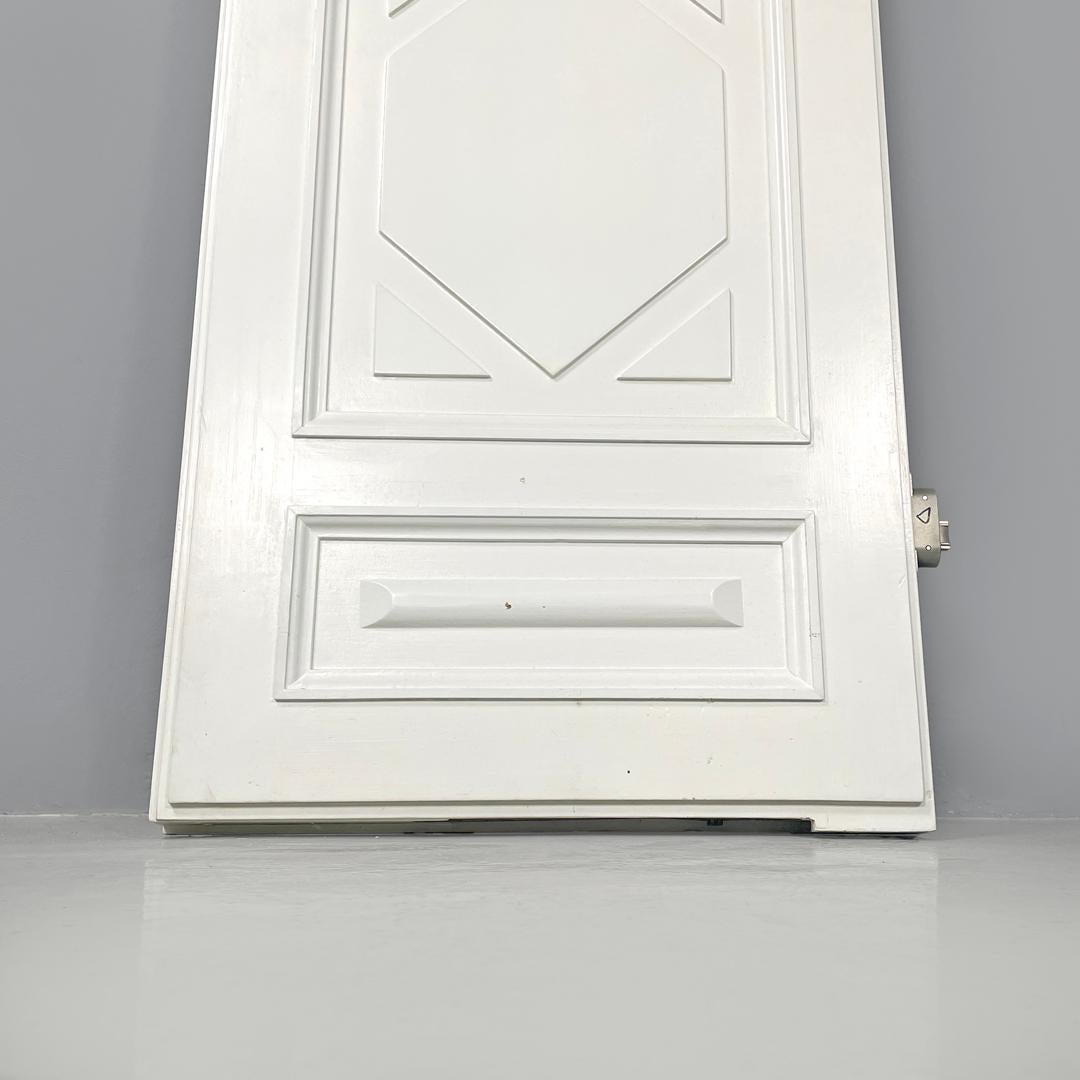 Italian post-modern single door in white painted wood with decoration, 2000s For Sale 14