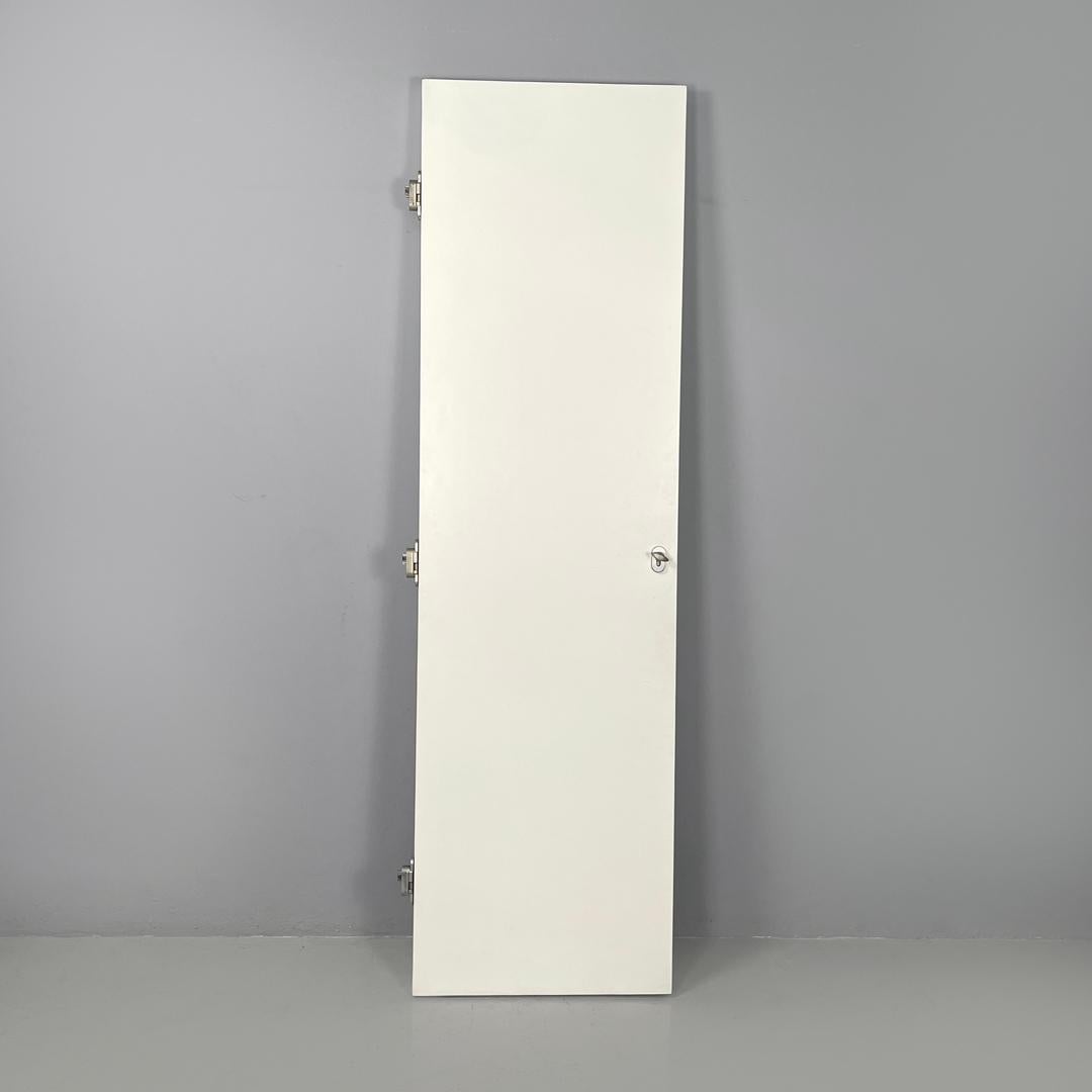 Italian post-modern single door in white painted wood with decoration, 2000s
Single swing door entirely in white painted wood. One 