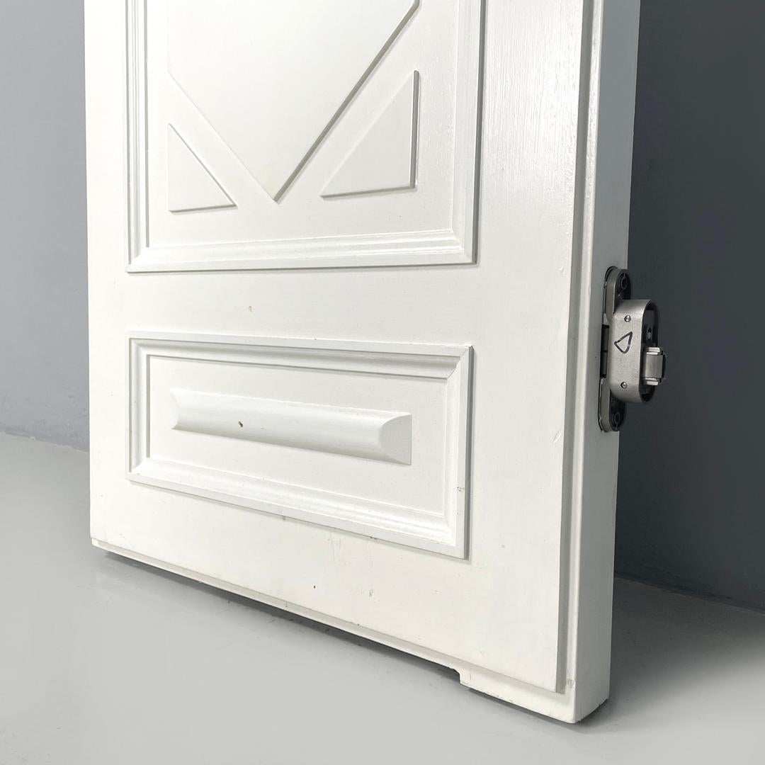 Italian post-modern single door in white painted wood with decoration, 2000s For Sale 15