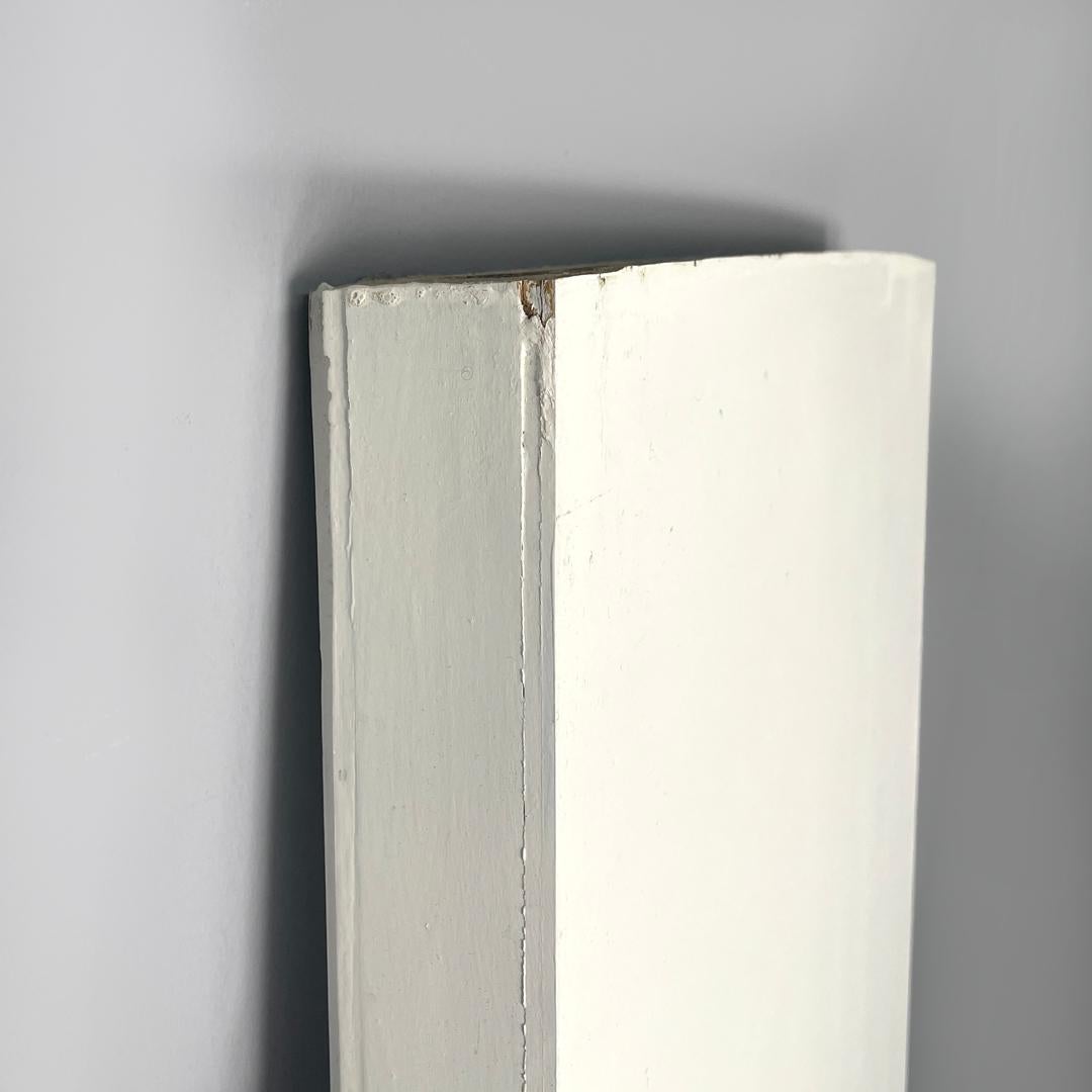 Italian post-modern single door in white painted wood with decoration, 2000s For Sale 2