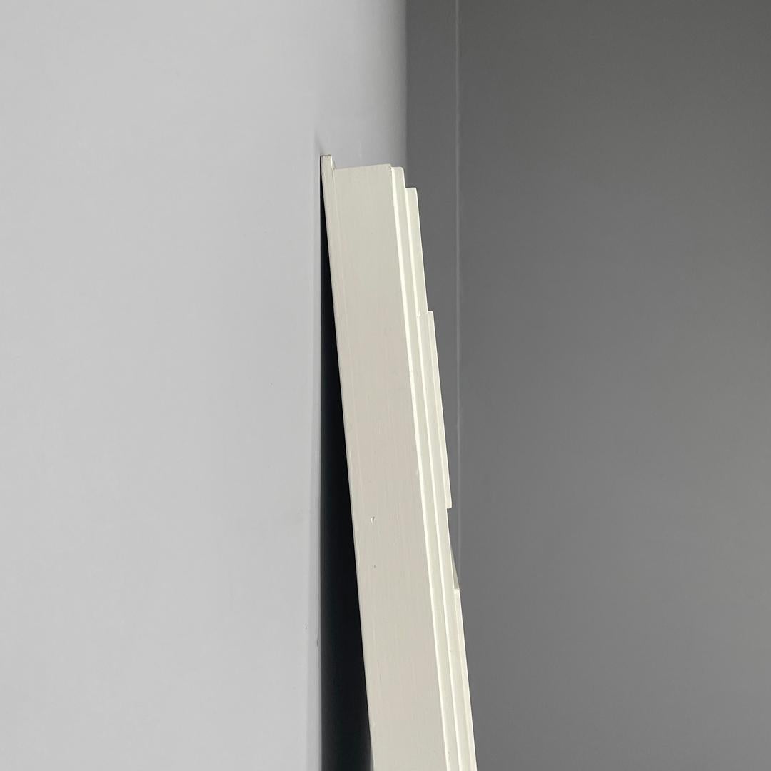 Italian post-modern single door in white painted wood with decoration, 2000s For Sale 3