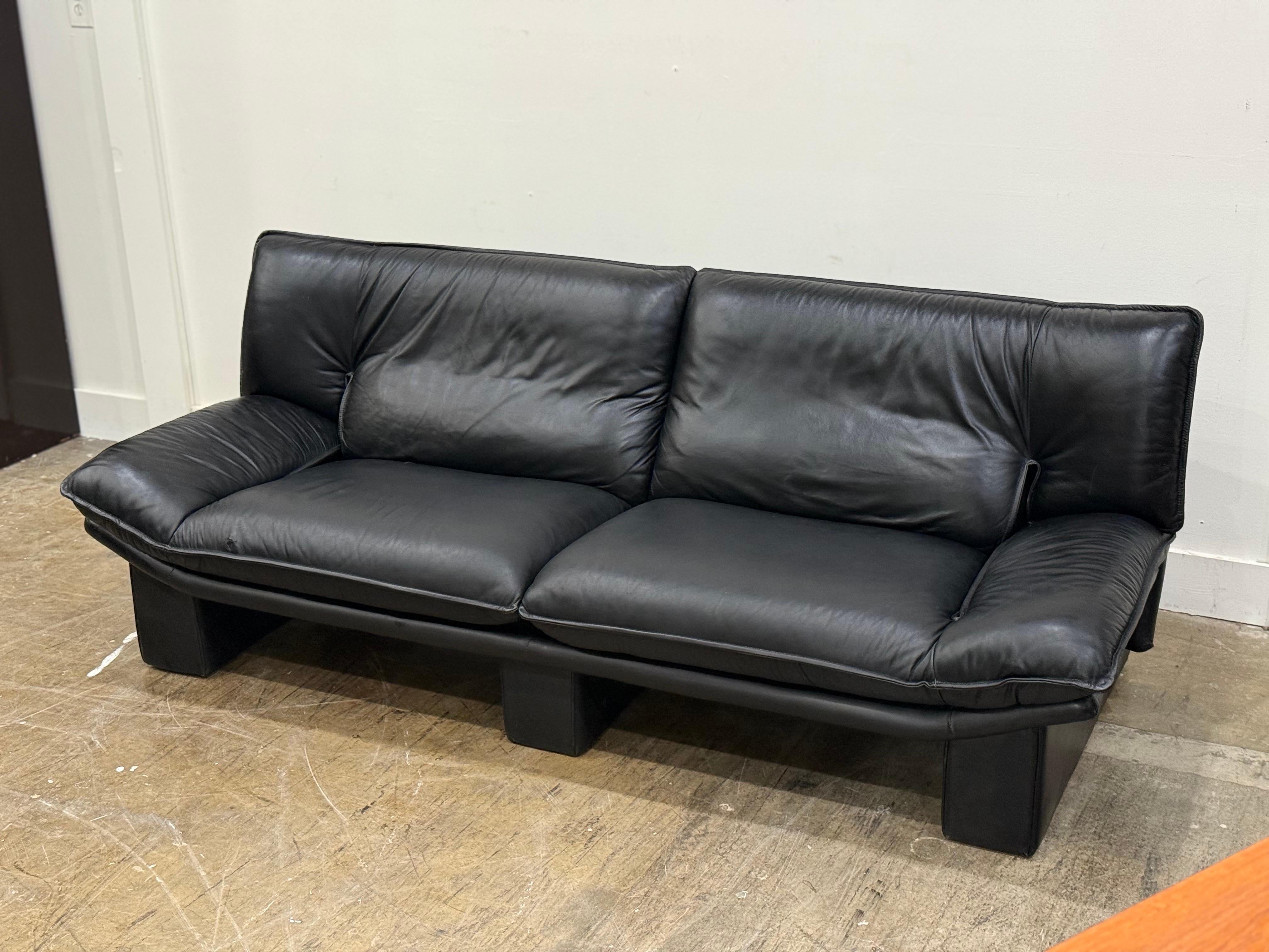 Italian Post Modern Sofa by Nicoletti Salotti, Vintage Black Leather en vente 3