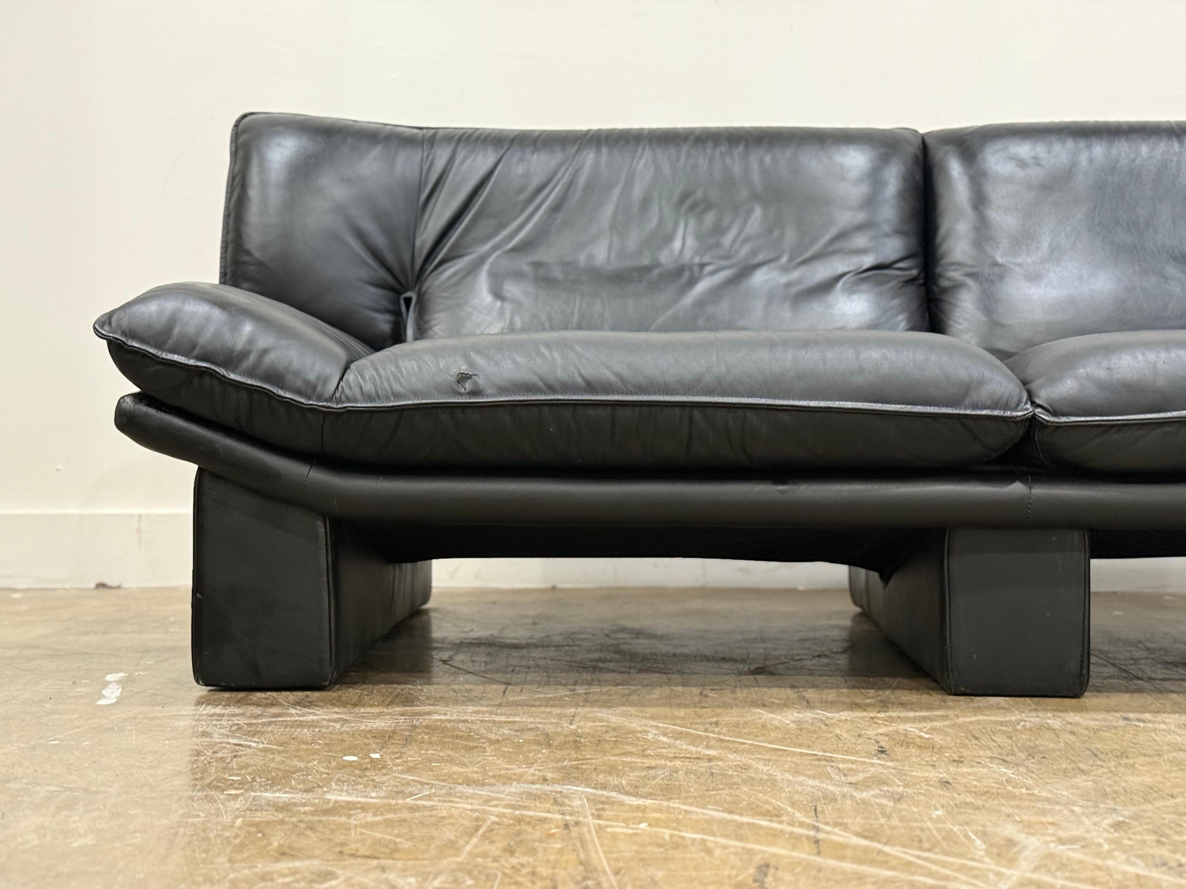Postmoderne Italian Post Modern Sofa by Nicoletti Salotti, Vintage Black Leather en vente