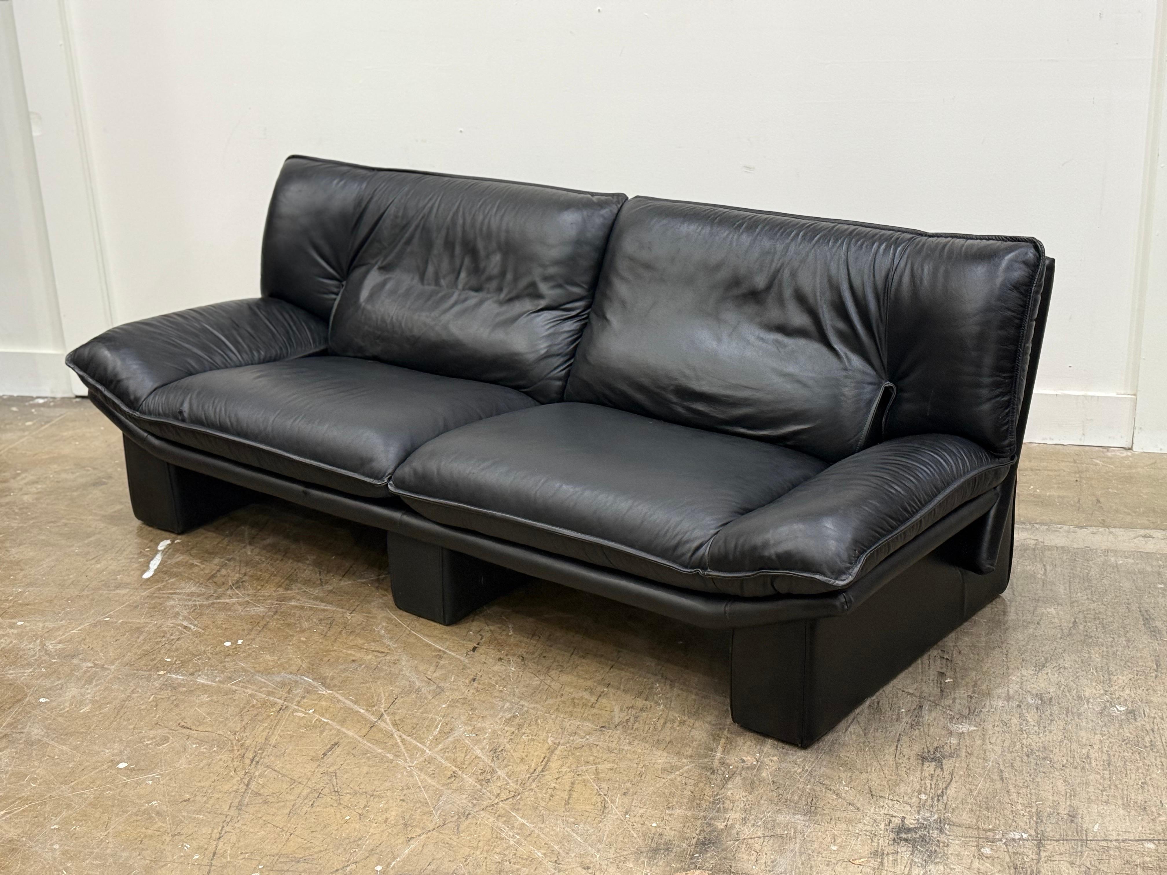 italien Italian Post Modern Sofa by Nicoletti Salotti, Vintage Black Leather en vente