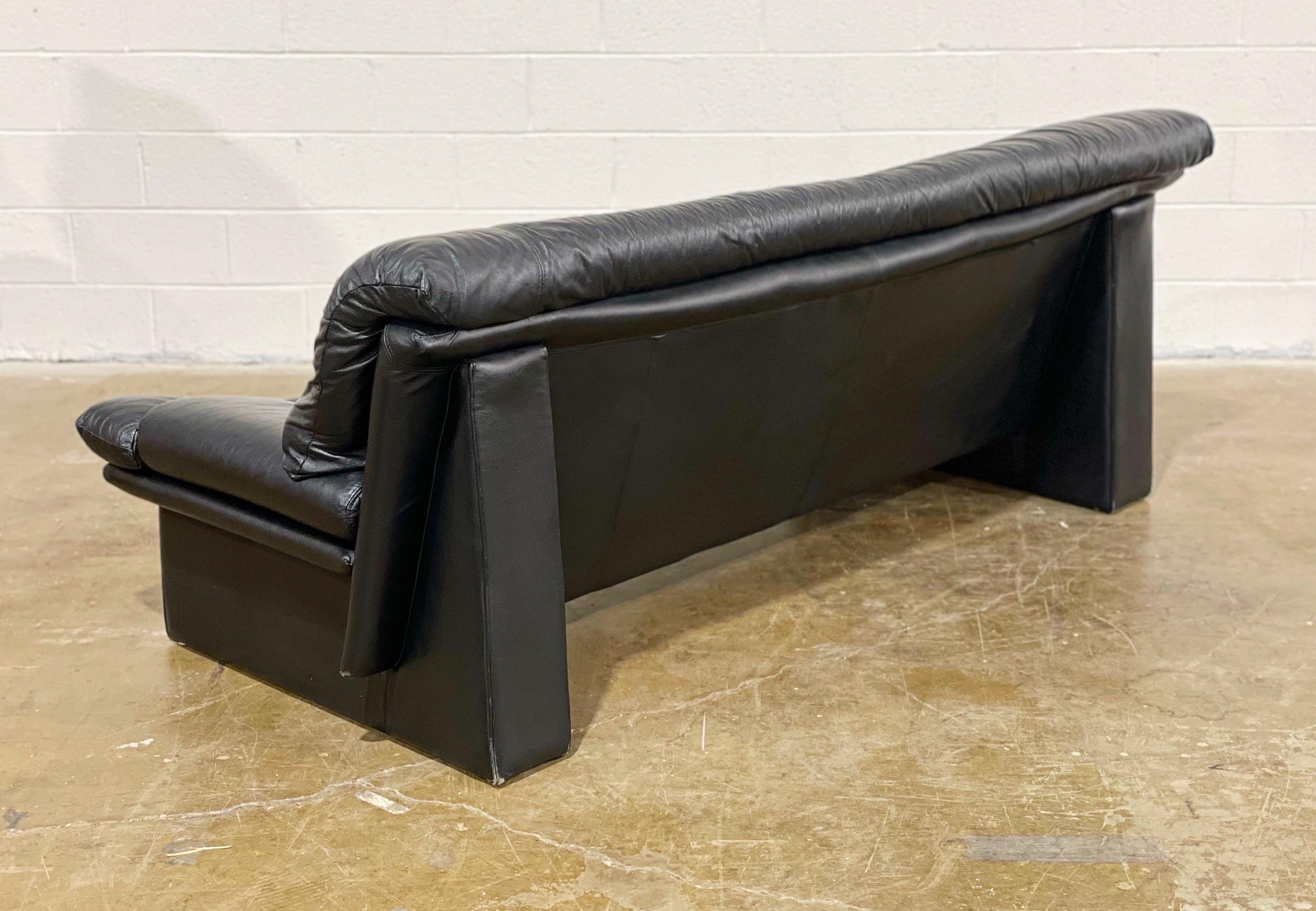 Italian Post Modern Sofa by Nicoletti Salotti, Vintage Black Leather In Good Condition In Decatur, GA