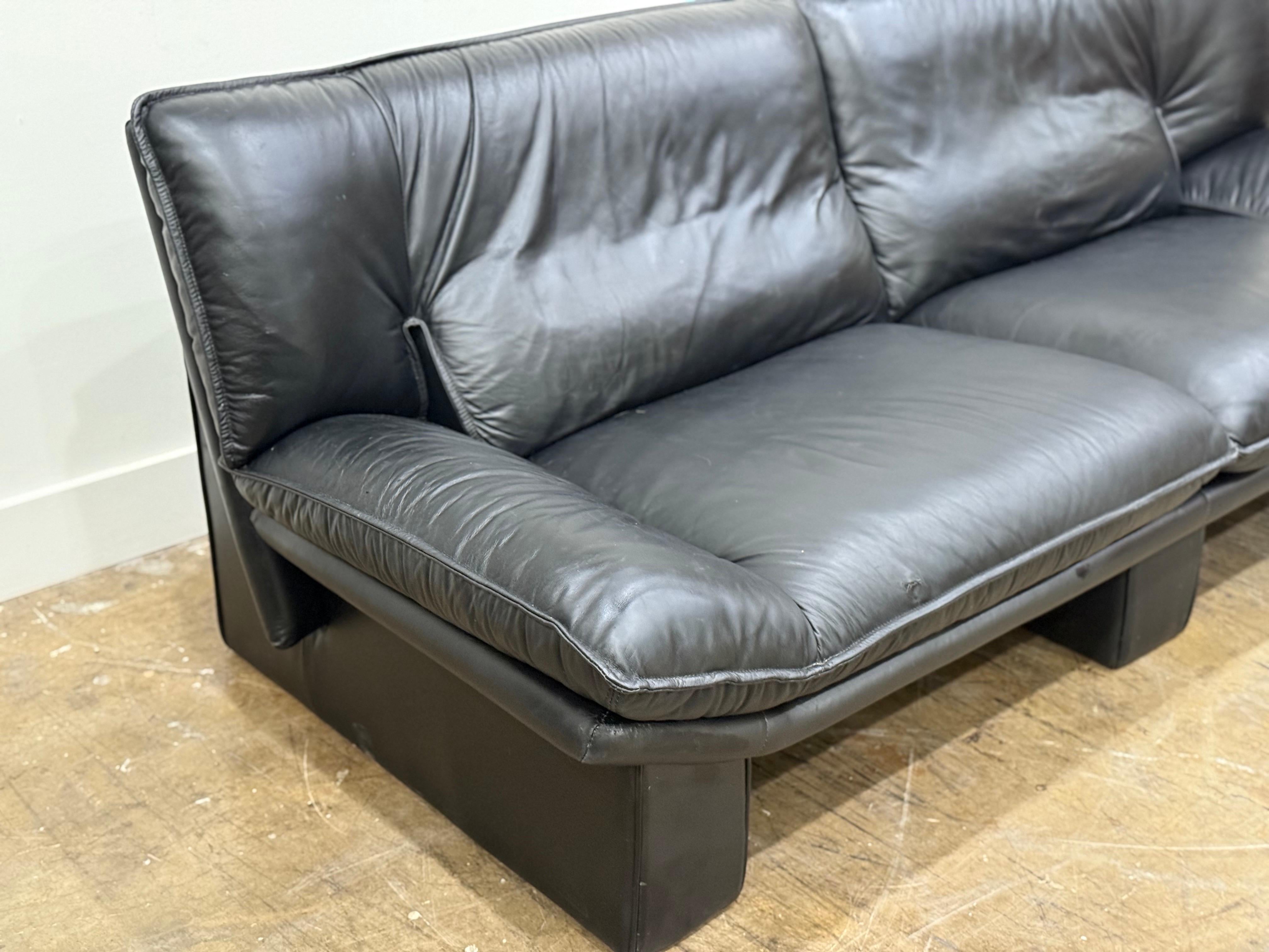 Italian Post Modern Sofa by Nicoletti Salotti, Vintage Black Leather en vente 1