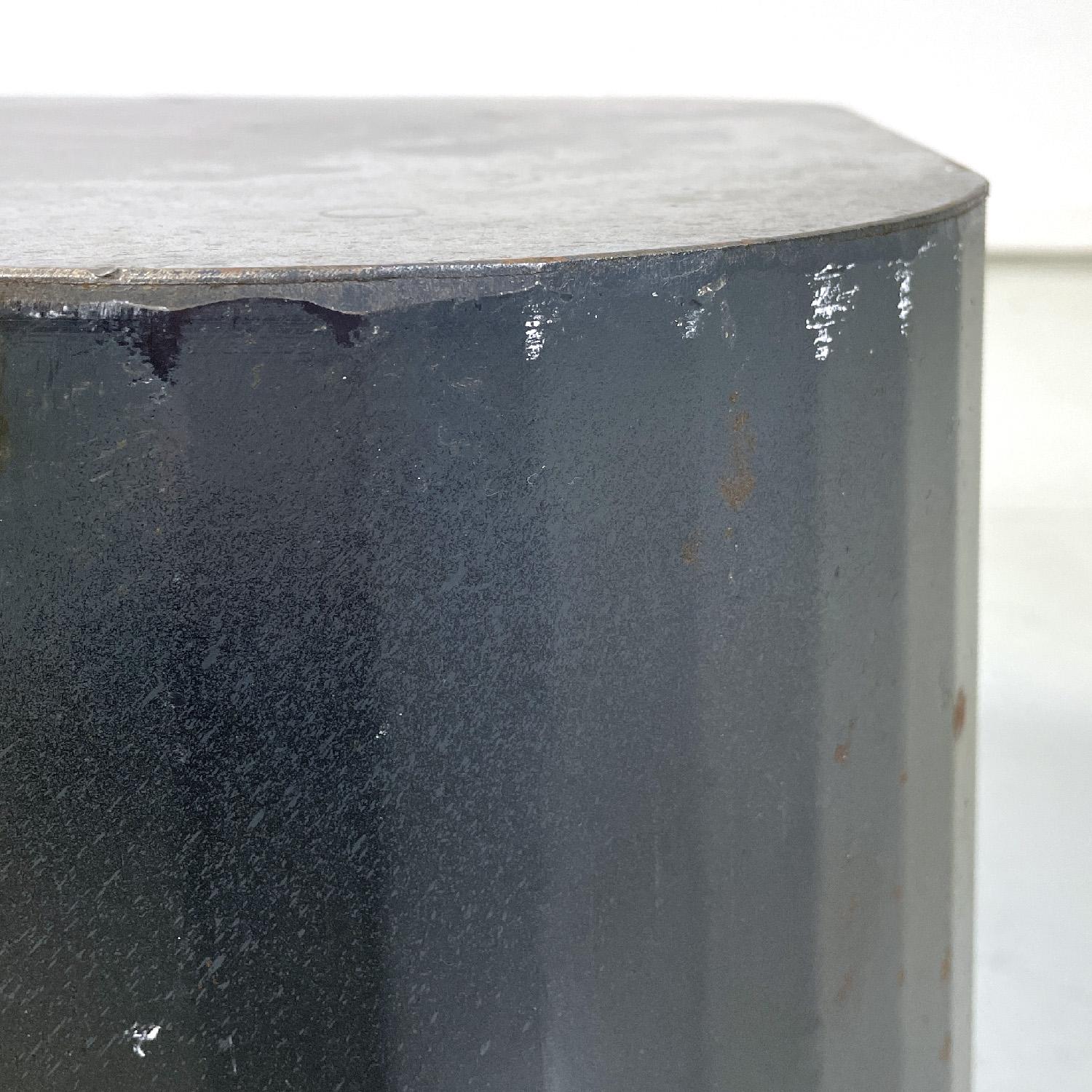 Italian post-modern squared coffee table or pedestal in burnished steel, 2000s For Sale 1
