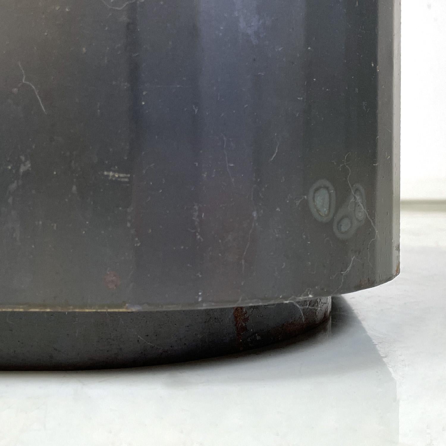 Table basse ou piédestal italien post-moderne quadrillé en acier bruni, années 2000 en vente 2