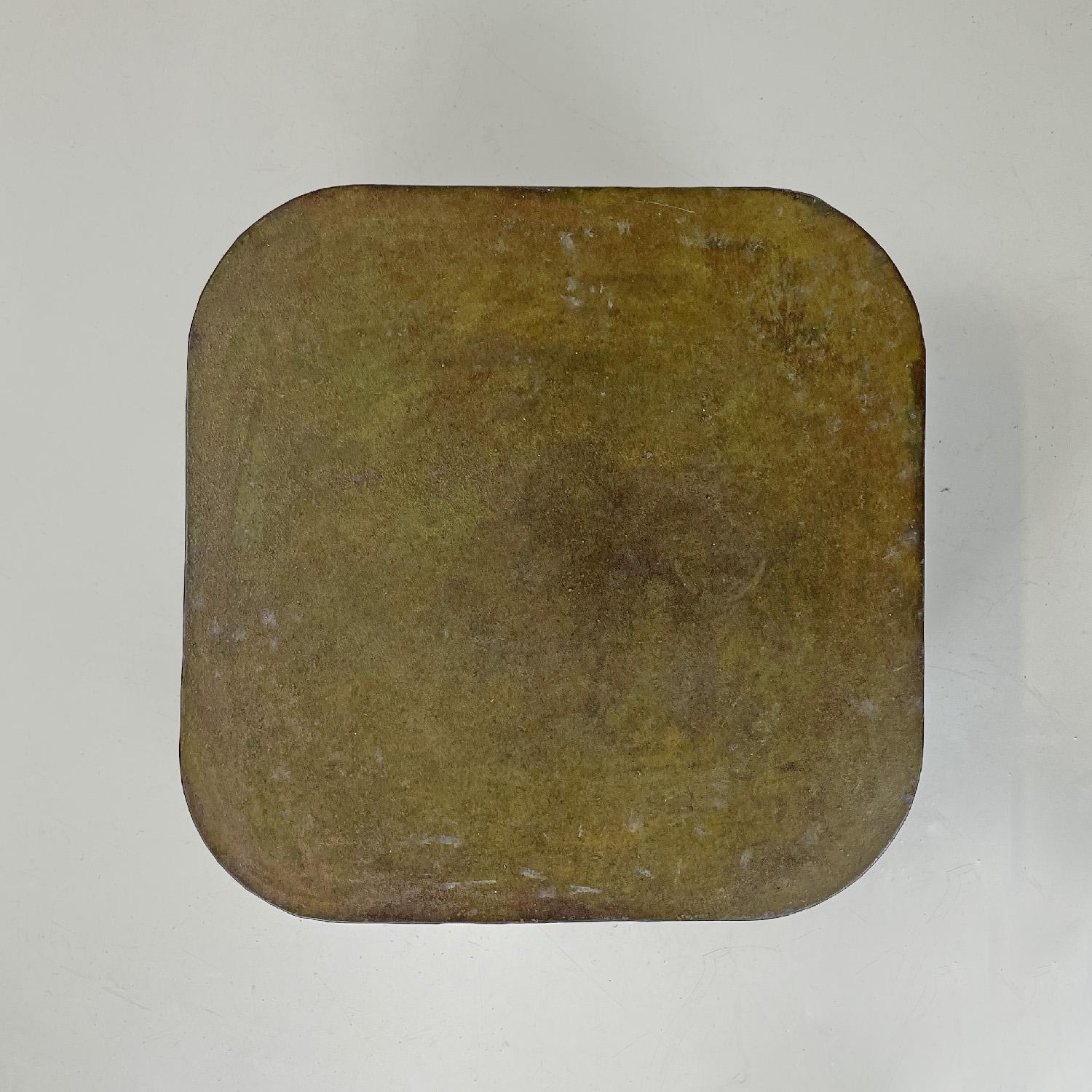 Italienischer postmoderner quadratischer Couchtisch oder -sockel aus Cortenstahl, 2000er Jahre (21. Jahrhundert und zeitgenössisch) im Angebot