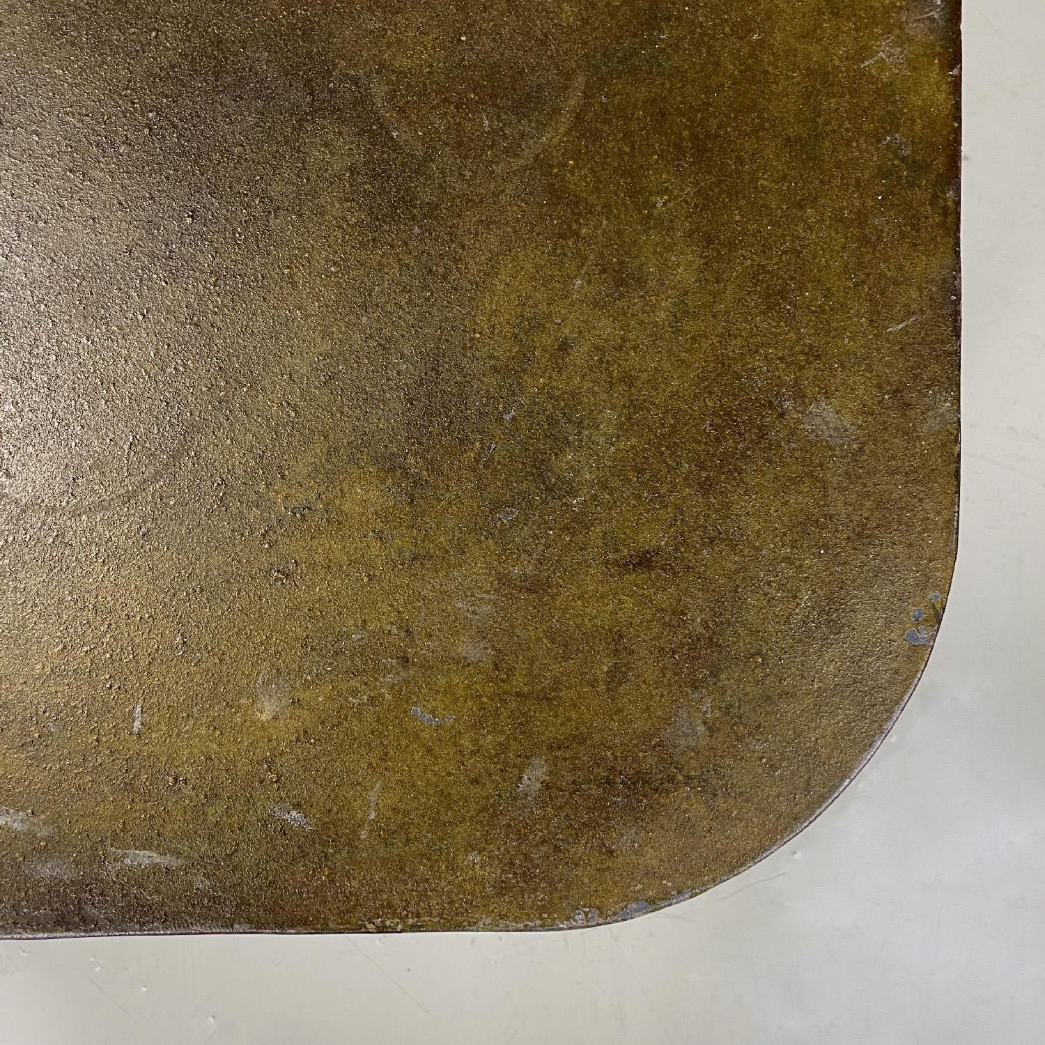 Italienischer postmoderner quadratischer Couchtisch oder -sockel aus Cortenstahl, 2000er Jahre (Stahl) im Angebot