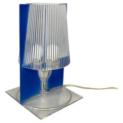 Lámpara de sobremesa posmoderna italiana Toma de Ferruccio Laviani para  Kartell, años 2000