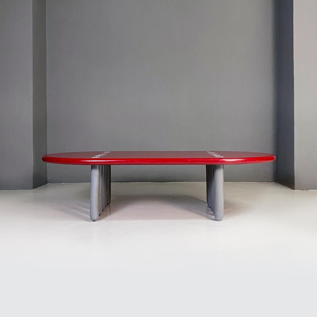 Italian Post Modern Ten-Legged Lacquer Bordeaux and Grey Wood Coffee Table 1980s In Good Condition For Sale In MIlano, IT
