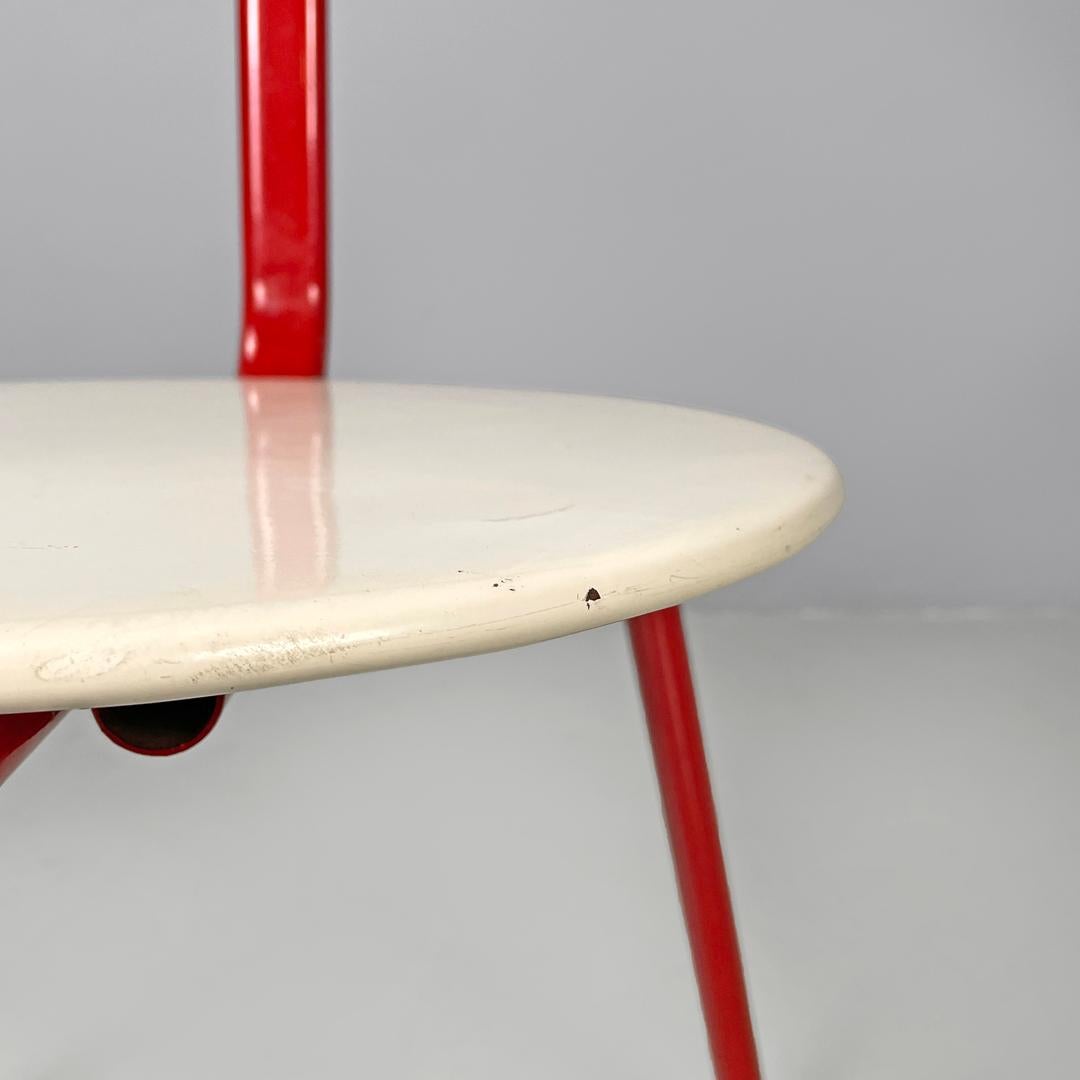Italian post-modern three legged red and white metal chair with round seat 1980s For Sale 11