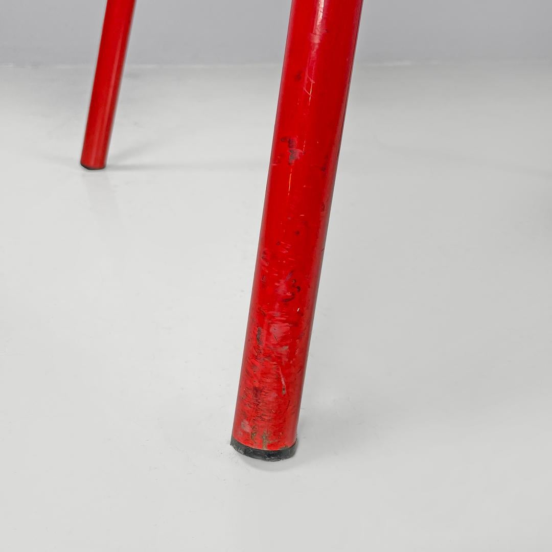 Italian post-modern three legged red and white metal chair with round seat 1980s For Sale 13