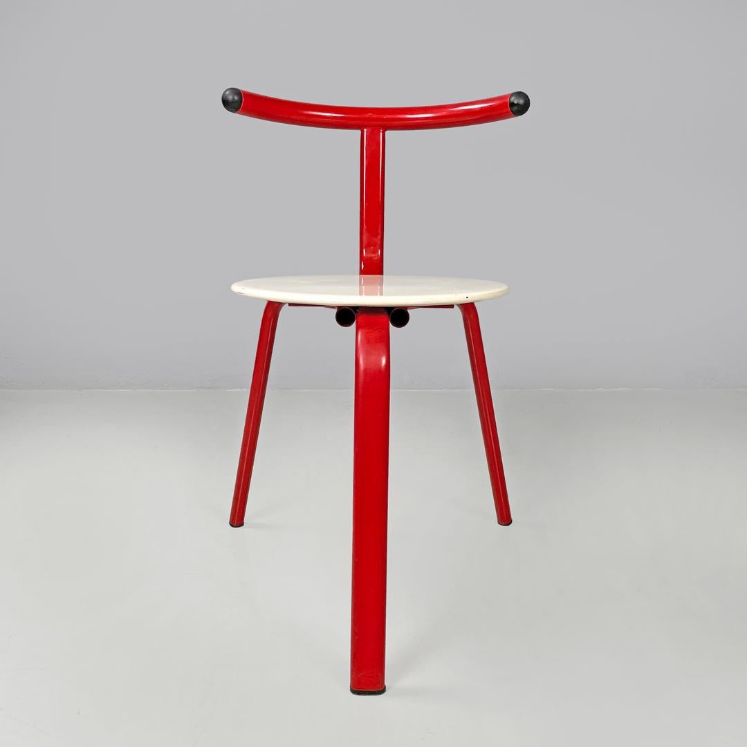 Italian post-modern three legged red and white metal chair with round seat 1980s
Chair with round seat in white painted metal. The structure is in red painted metal, the back is in metal tubing and is curved with black plastic ends. It has three