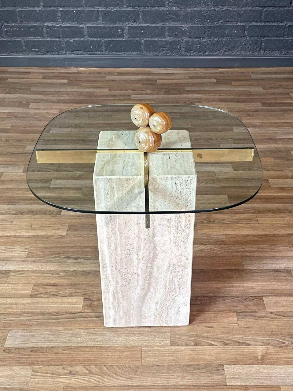 Mid-Century Modern Table d'appoint italienne post-moderne en pierre de travertin et laiton par Artedi en vente