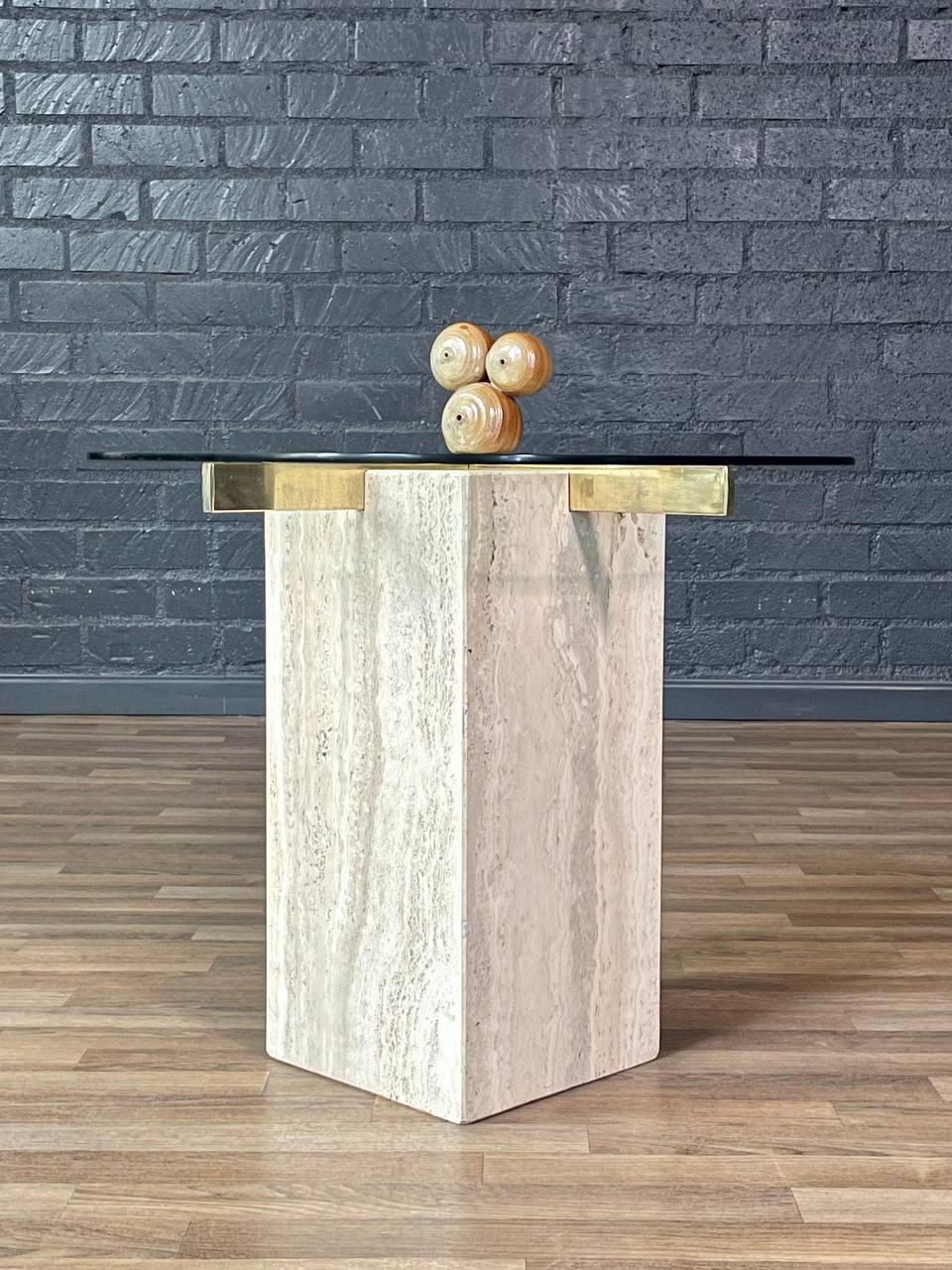Table d'appoint italienne post-moderne en pierre de travertin et laiton par Artedi Bon état - En vente à Los Angeles, CA