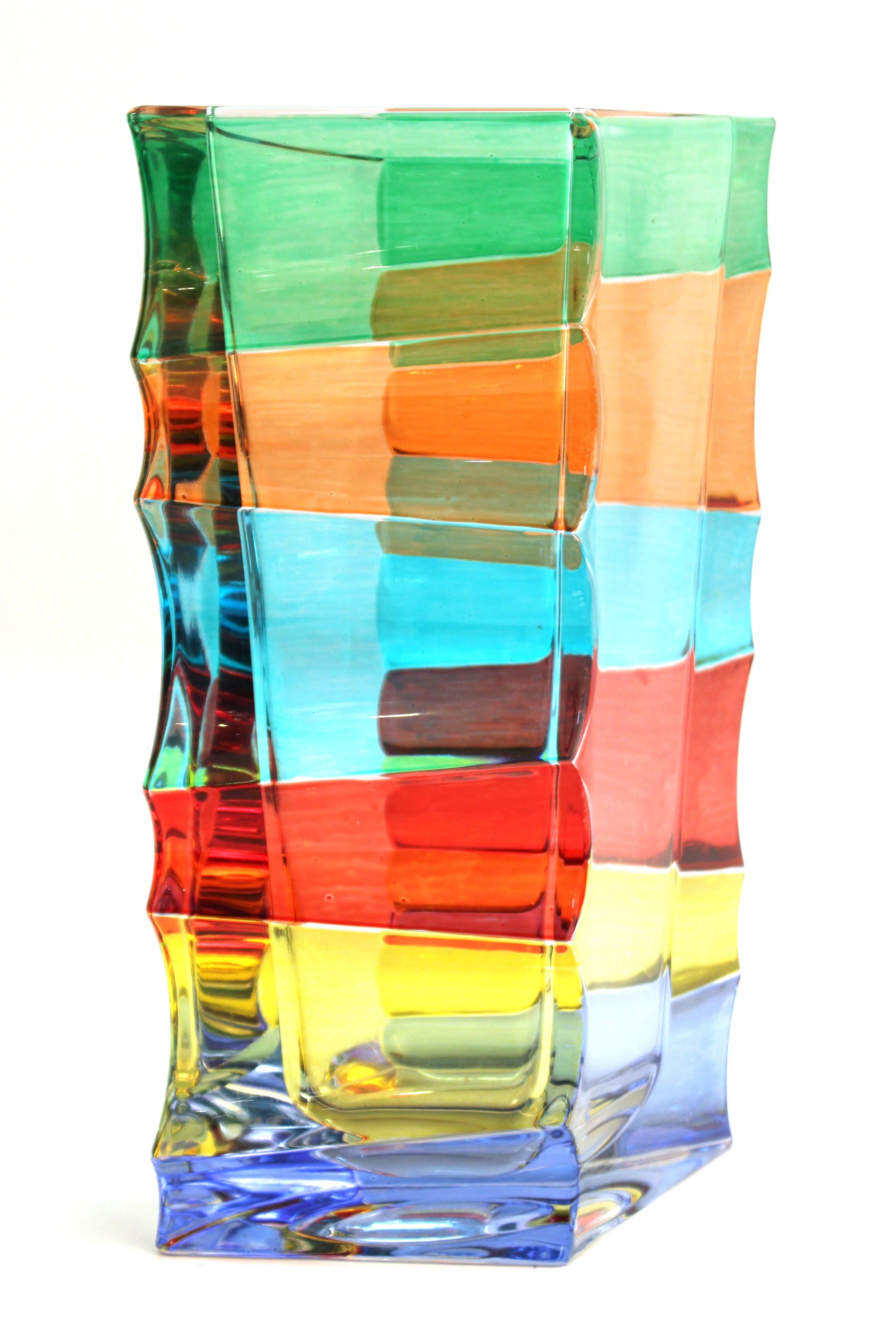 Italian Postmodern Venetian Murano glass vase by Carullo Collection. The piece has multicolored glass on the sides and was likely made in the late 20th century. Makers mark on the bottom. In great vintage condition with age-appropriate wear and use.