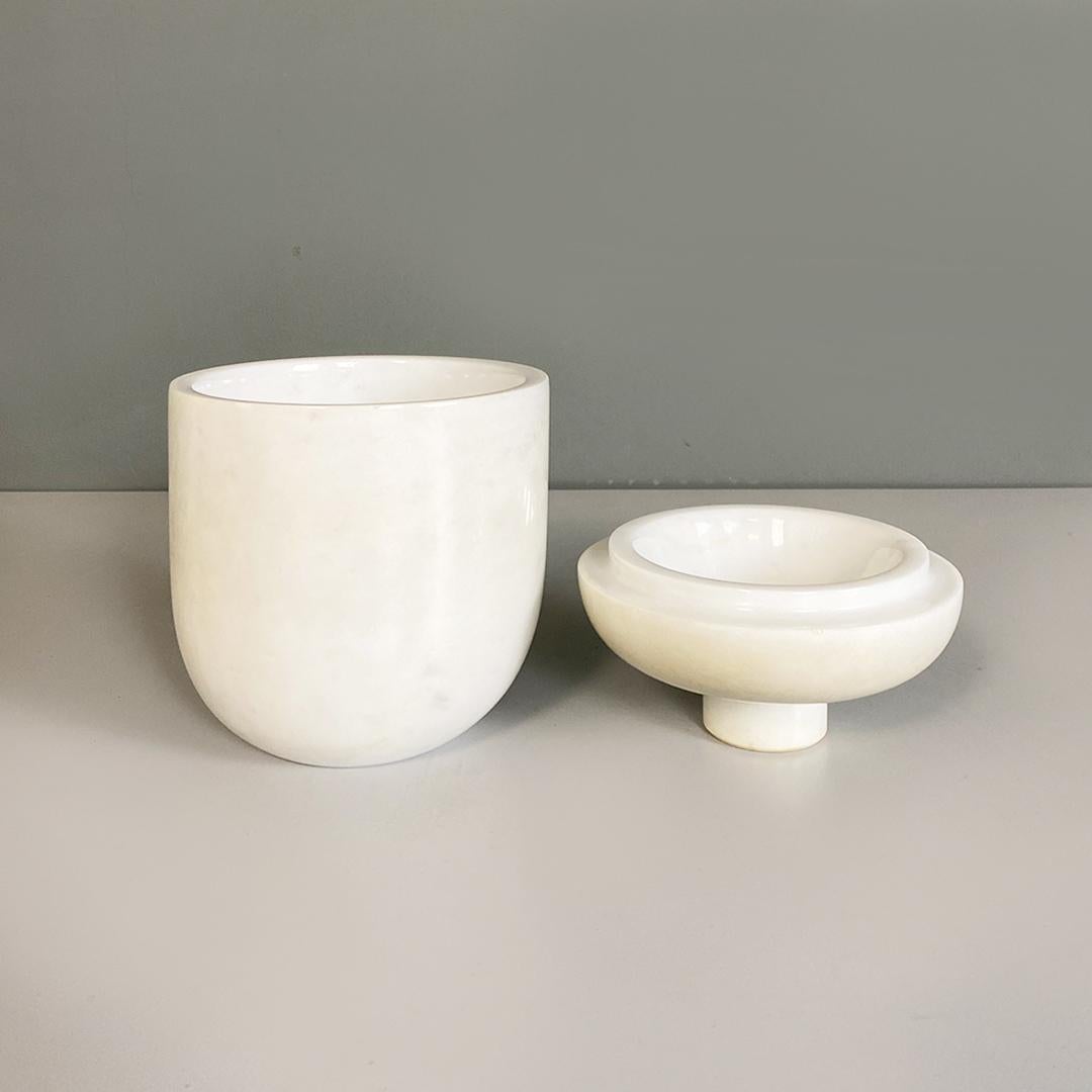 Italian post modern white marble bowl with removable lid, 1980s.
Bowl in white marble, with removable lid also in marble, which can also be used as two small separate containers.
1980s approx.
Good general conditions.
Total measures in cm 15 x
