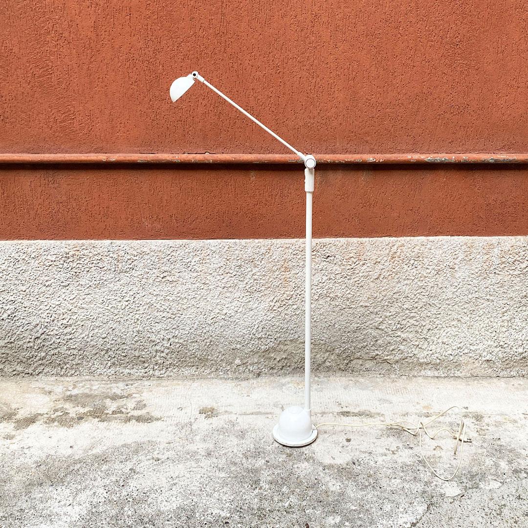 Postmoderne Lampadaire italien post-moderne en métal blanc et plastique, années 1980 en vente