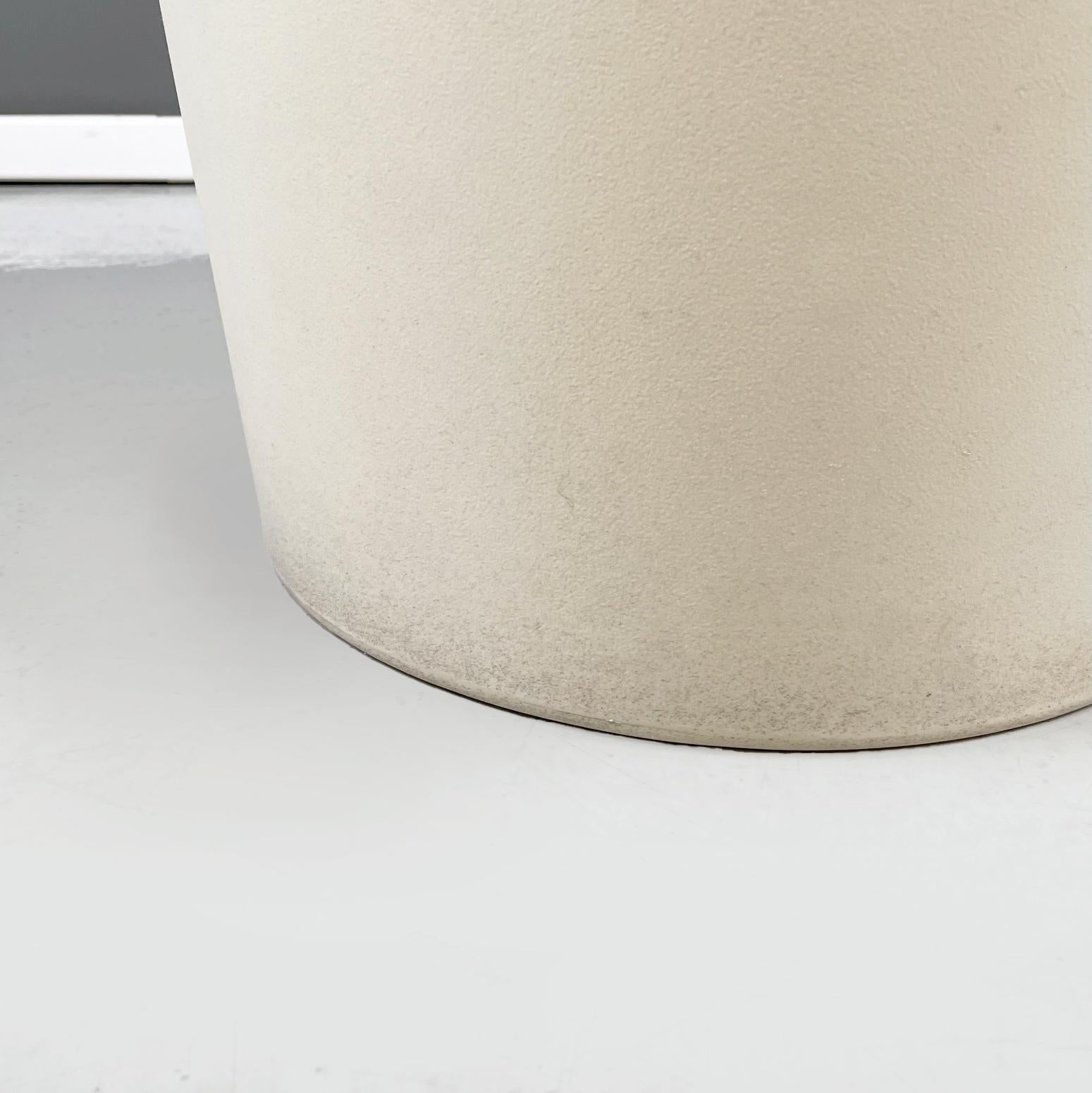 Taburete italiano postmoderno de plástico blanco Tokyo Pop de Yoshioka Driade, década de 2000 en venta 5