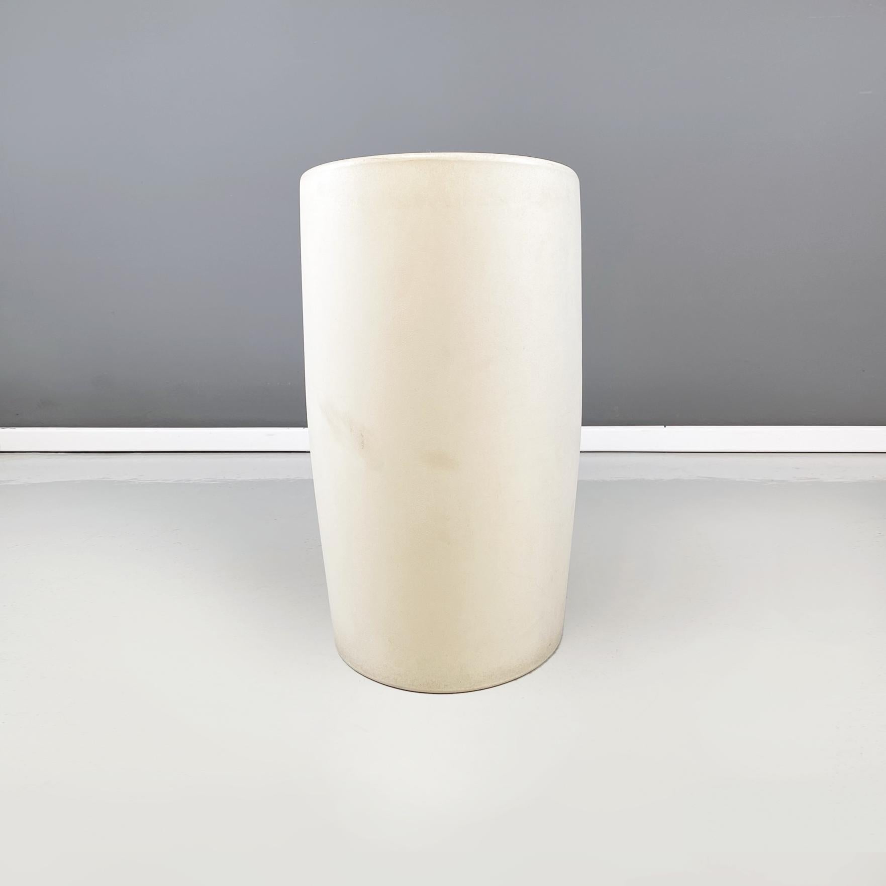 Italian Post Modern White Plastic Stool Tokyo Pop by Yoshioka Driade, 2000s In Good Condition For Sale In MIlano, IT