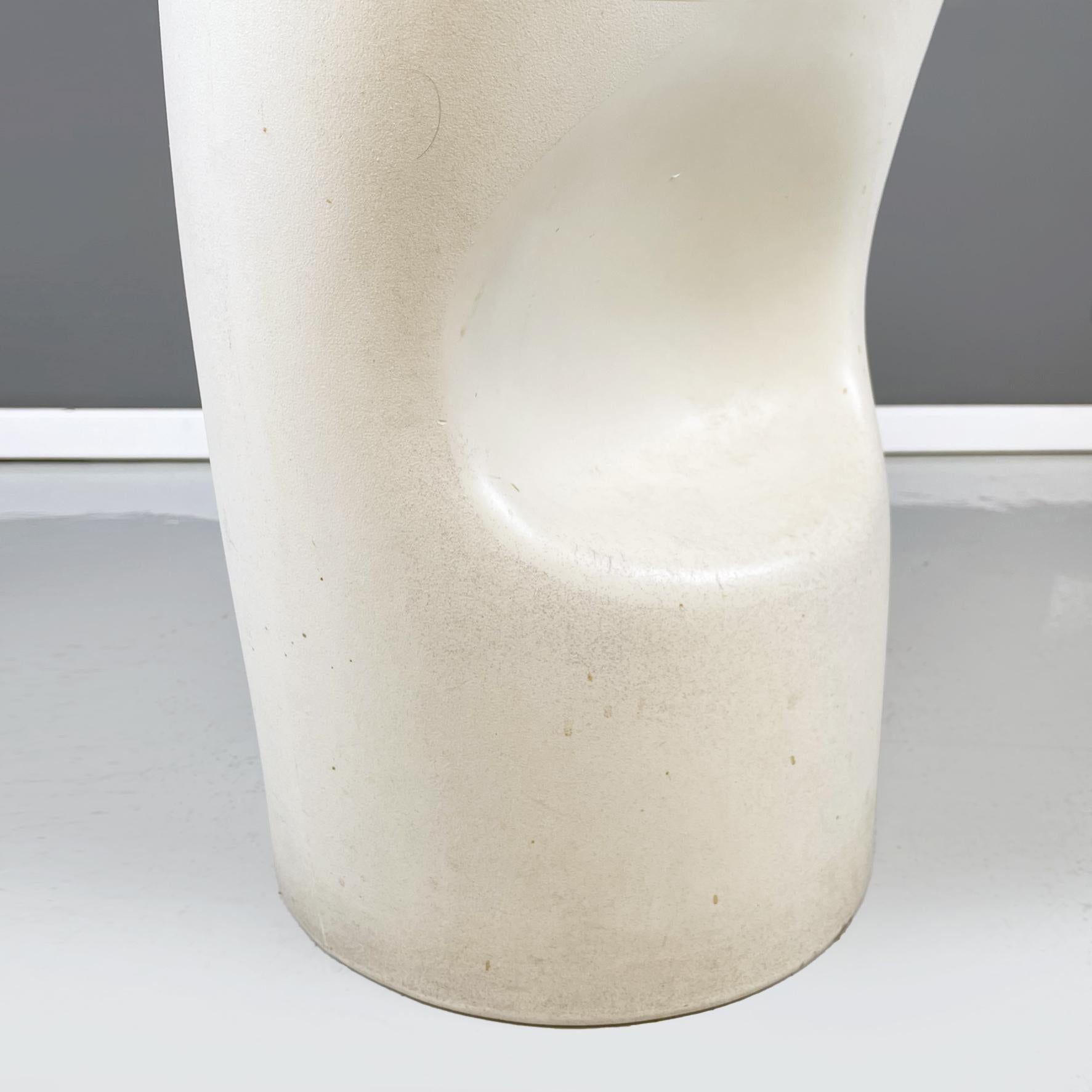 Italian Post Modern White Plastic Stool Tokyo Pop by Yoshioka Driade, 2000s For Sale 4