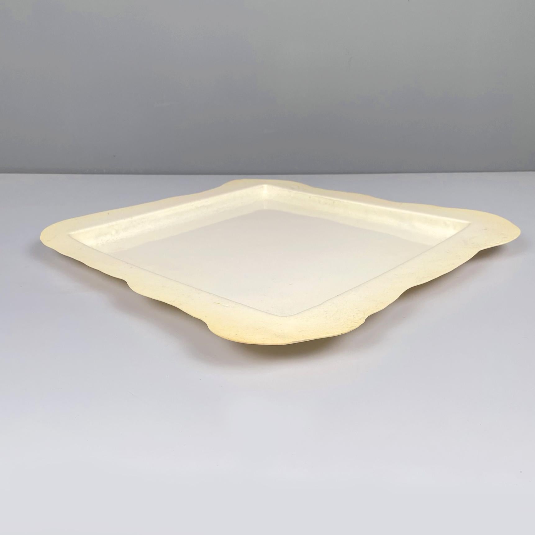 Italian post-modern White Resin tray by Gaetano Pesce for Fish Design, 2000s
Tray with square top in creamy white resin. The profile of the tray is irregular and asymmetrical.
Produced by Fish Design in 2000s and designed by Gaetano Pesce.
Very