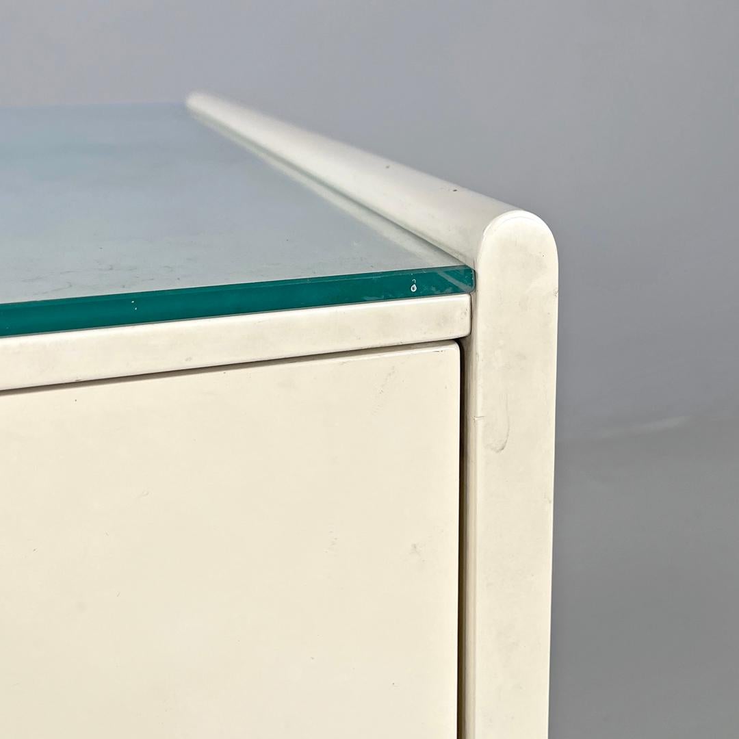 Italian post-modern white wood chest of drawers with black plastic handles 1980s For Sale 4