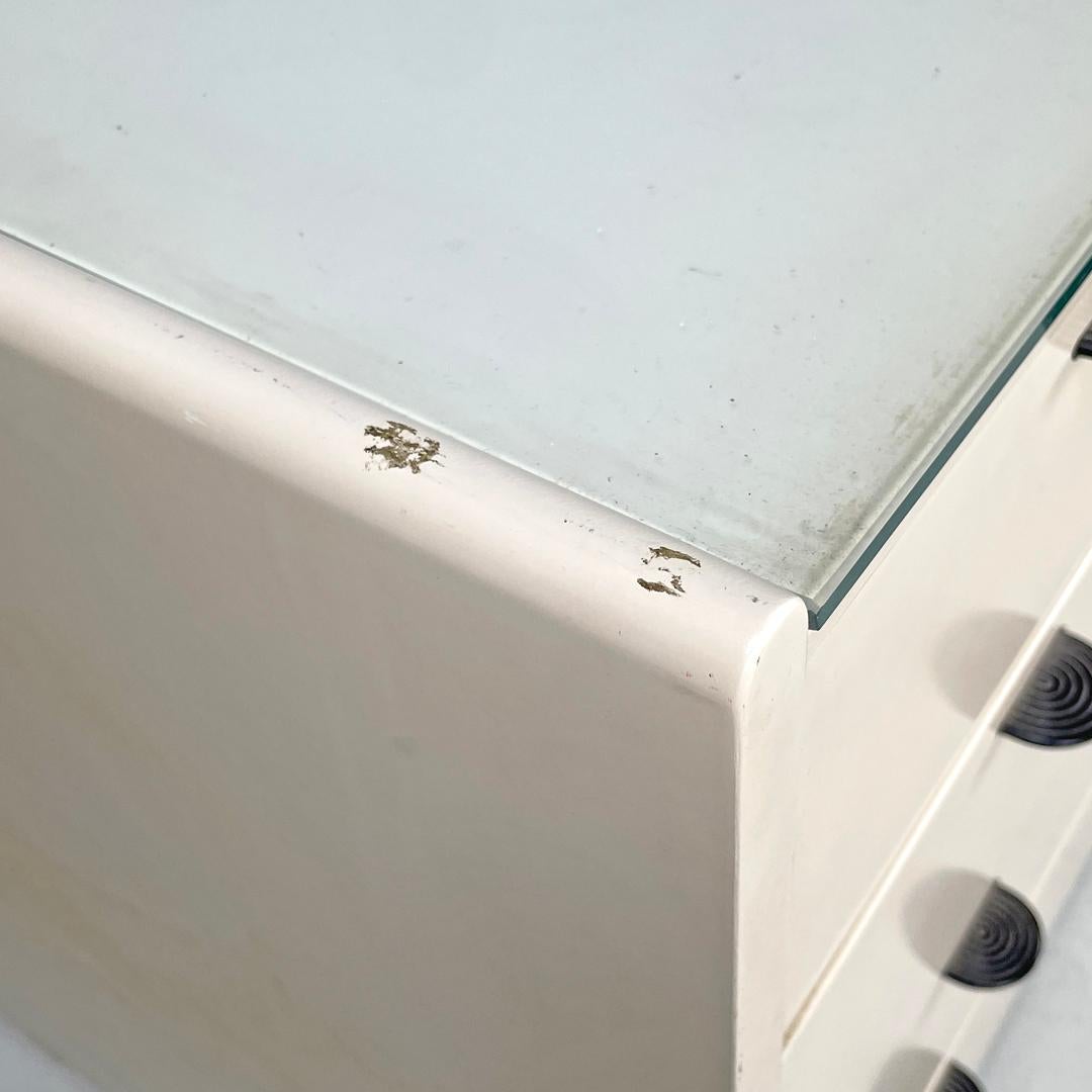 Italian post-modern white wood chest of drawers with black plastic handles 1980s For Sale 5