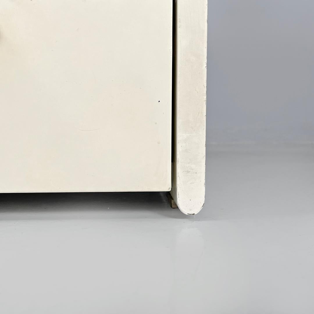 Italian post-modern white wood chest of drawers with black plastic handles 1980s For Sale 14