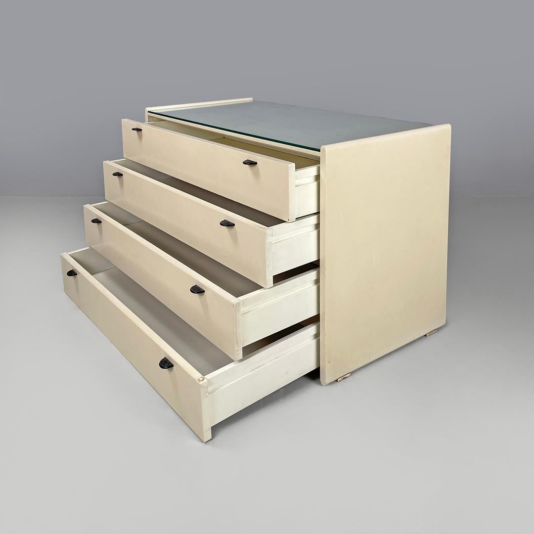 Post-Modern Italian post-modern white wood chest of drawers with black plastic handles 1980s For Sale