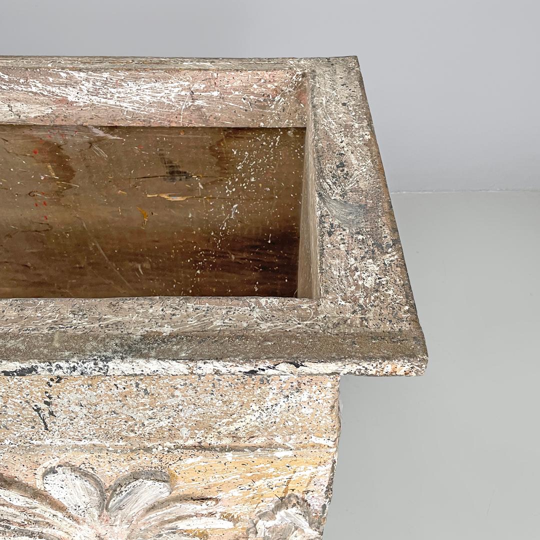 Accessoire de scène italien post-moderne en bois et fibre de verre décoré d'un effet de pierre, années 2000. en vente 11