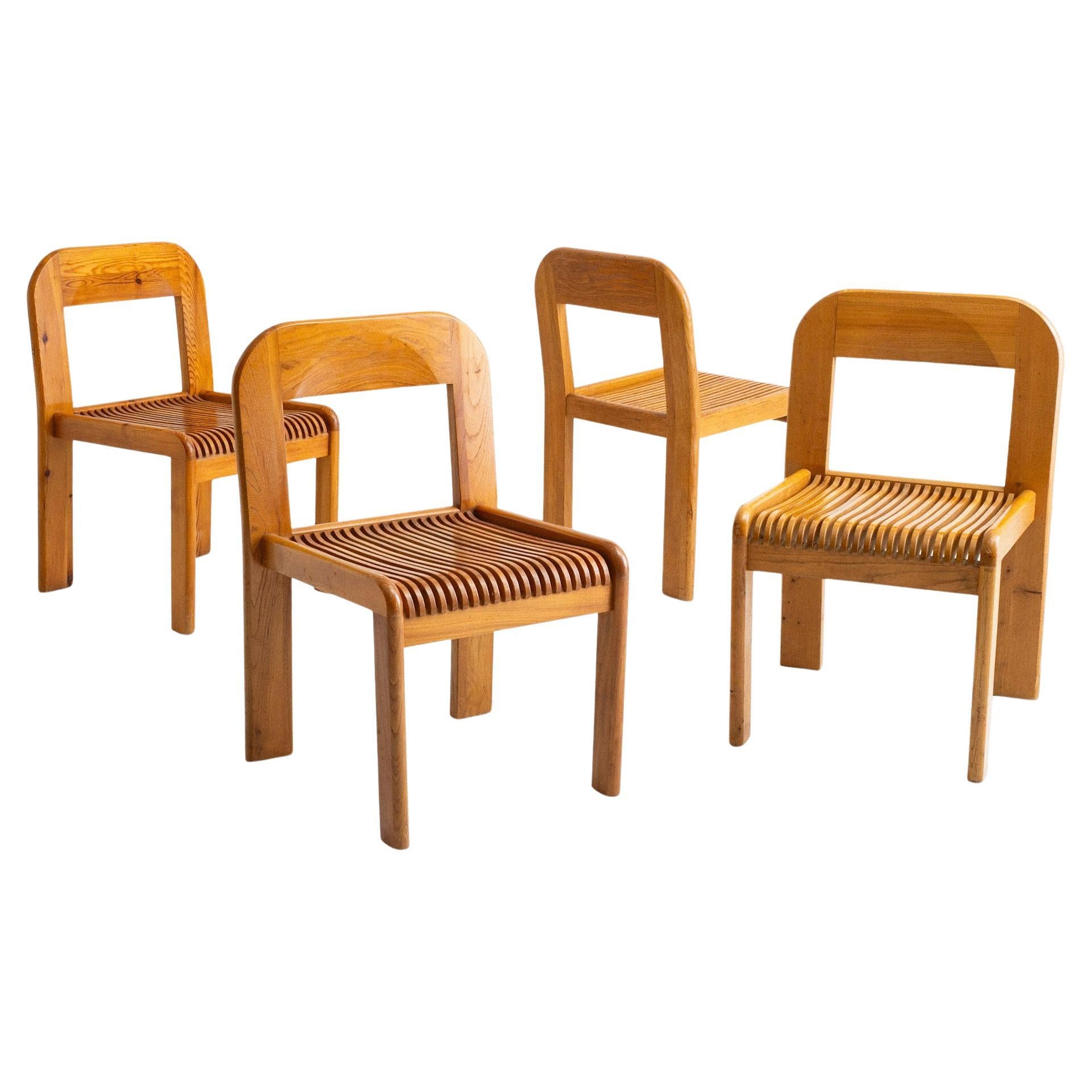 Italienische Post Modern Wood Slat Esszimmerstühle, ein Satz von 4 im Angebot