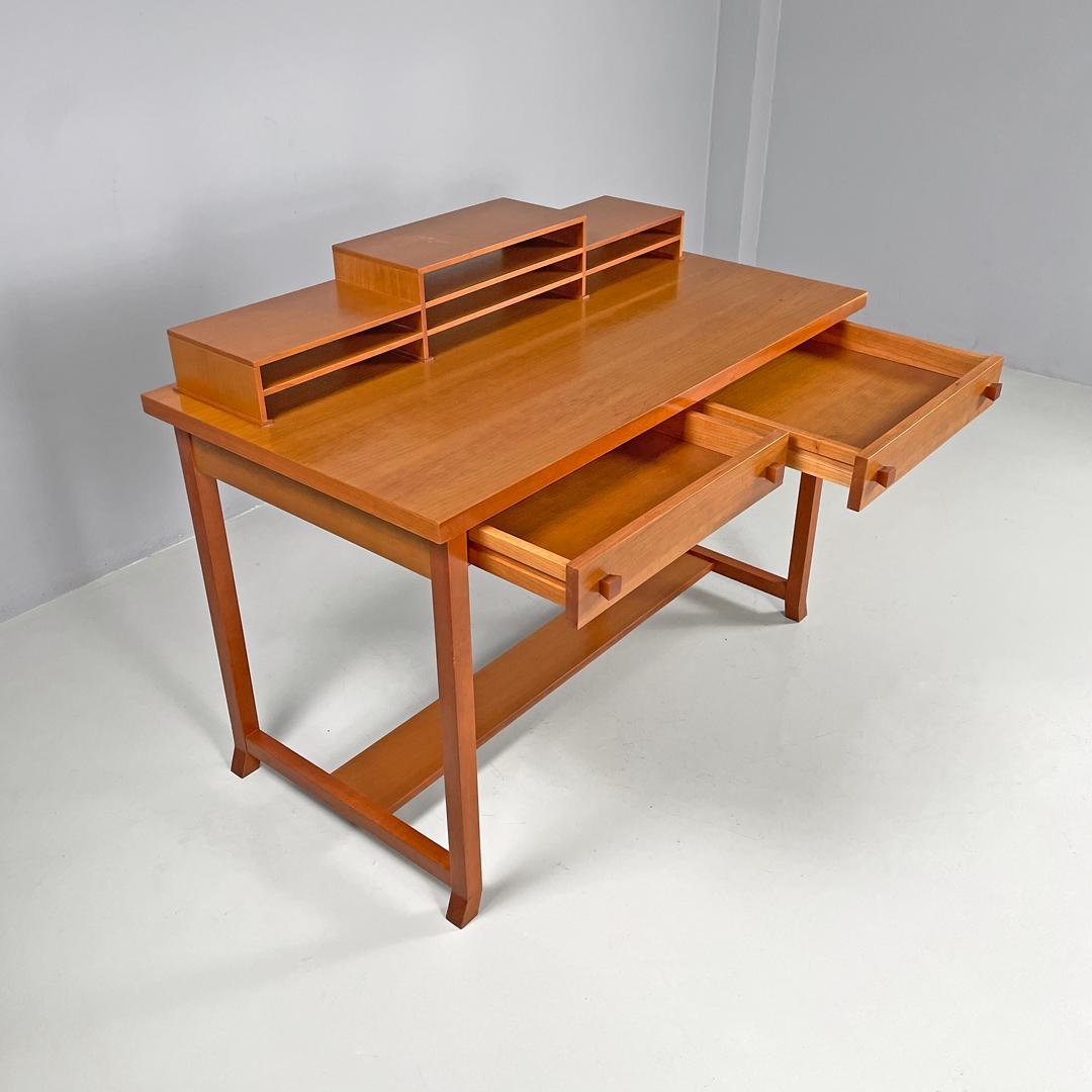 Italian post modern wooden desk Meyer May by Frank Lloyd Wright for Cassina 1996
Desk or writing desk mod. Meyer May entirely in wood in Bauhaus style. The top is rectangular, on the back side there is a construction composed of document holders,